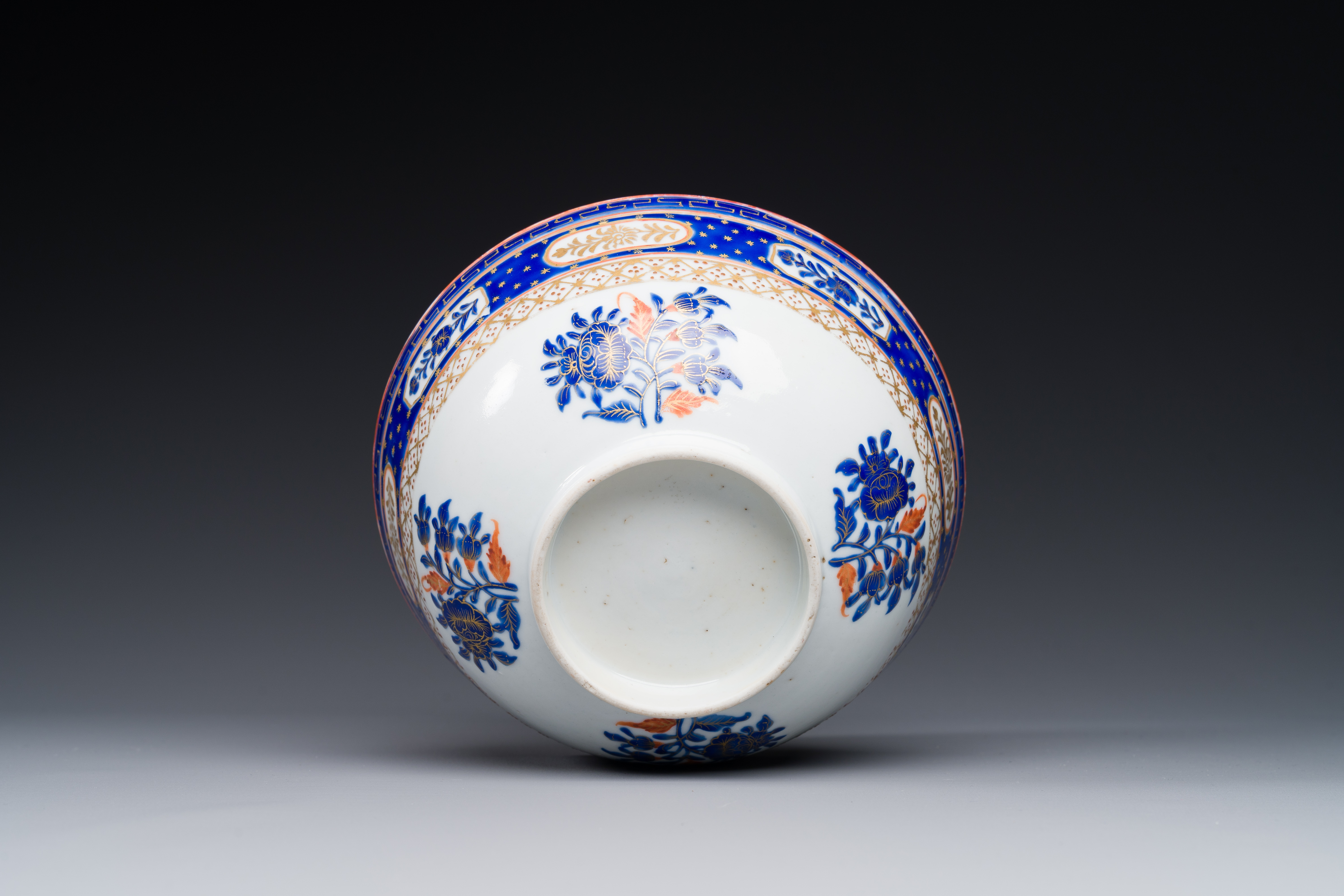 A Chinese Canton polychrome decorated bowl for the Islamic market, 19th C. - Image 5 of 5