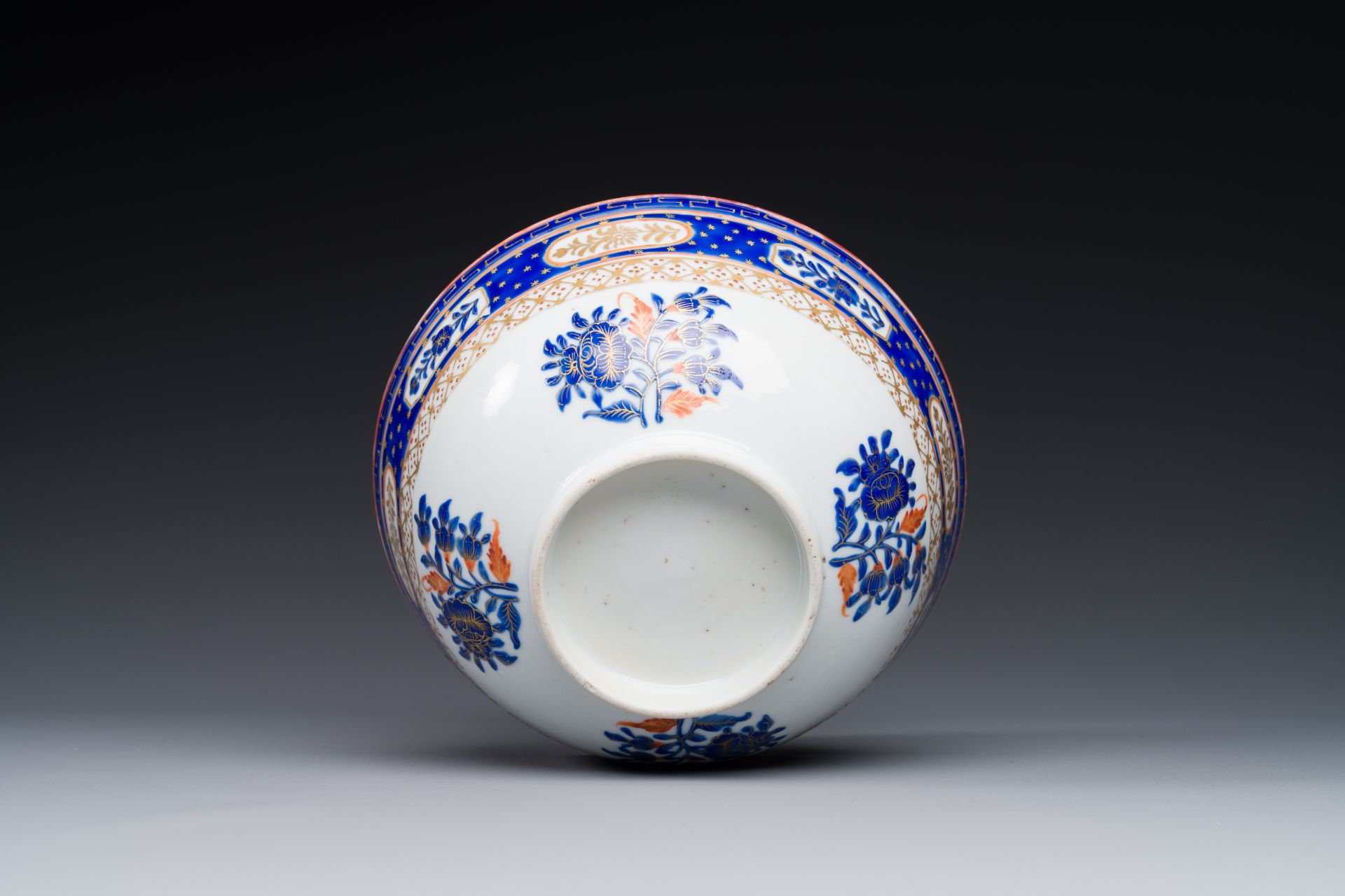 A Chinese Canton polychrome decorated bowl for the Islamic market, 19th C. - Bild 5 aus 5
