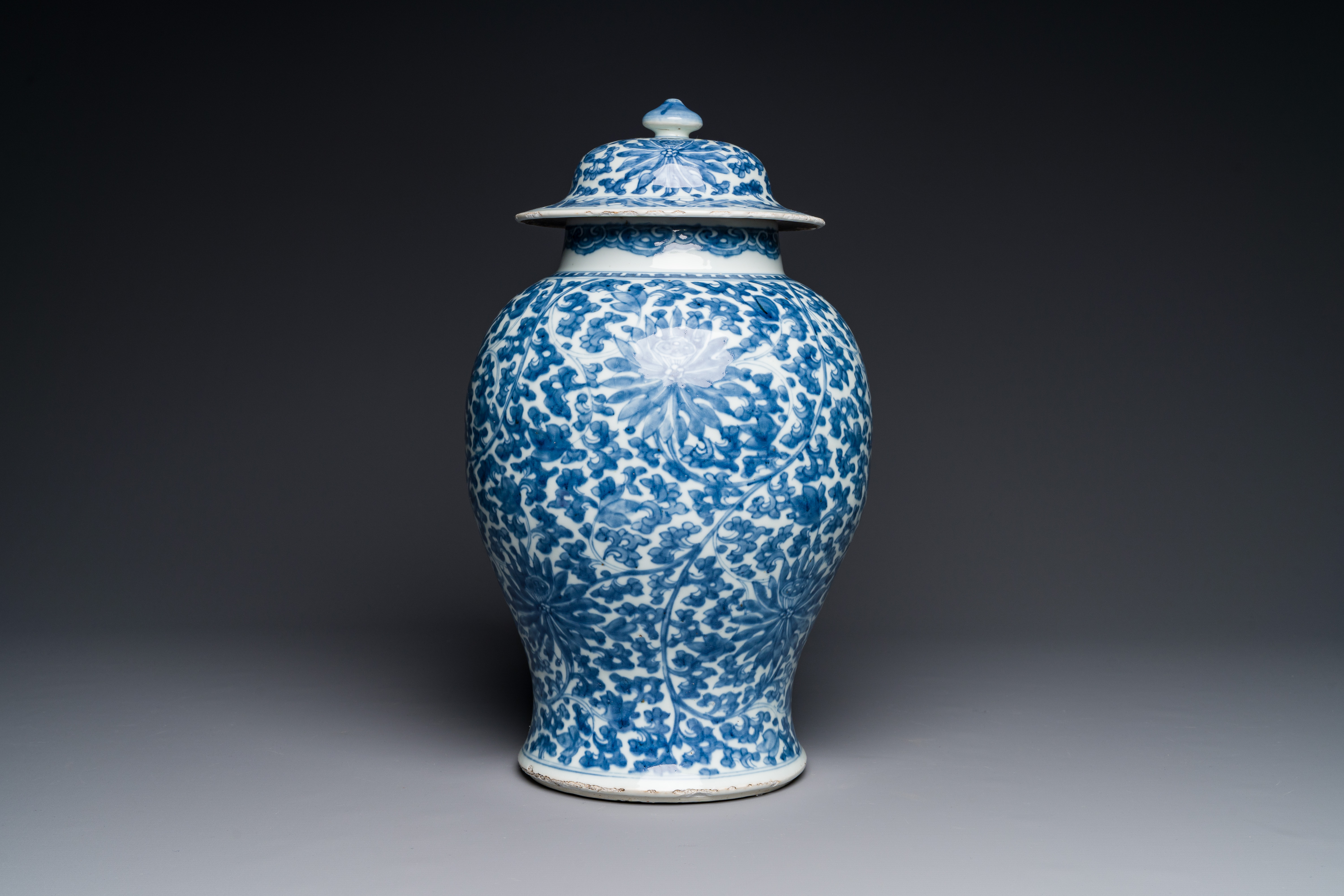 A Chinese blue and white 'lotus scroll' vase and cover, Kangxi - Image 2 of 4