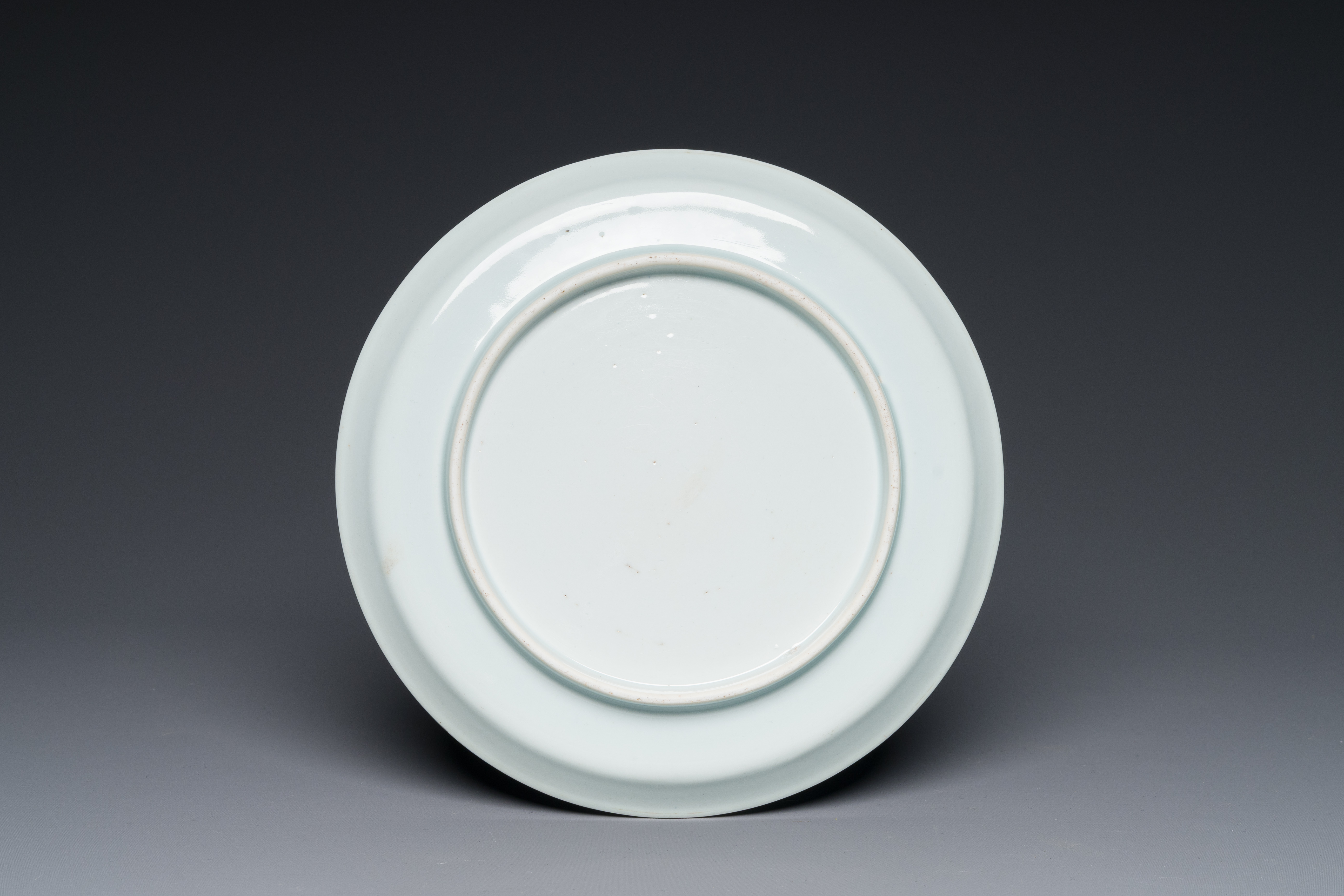 A Chinese blue and white 'Wang Xizhi çŽ‹ç¾²ä¹‹' dish, Yongzheng - Image 2 of 2