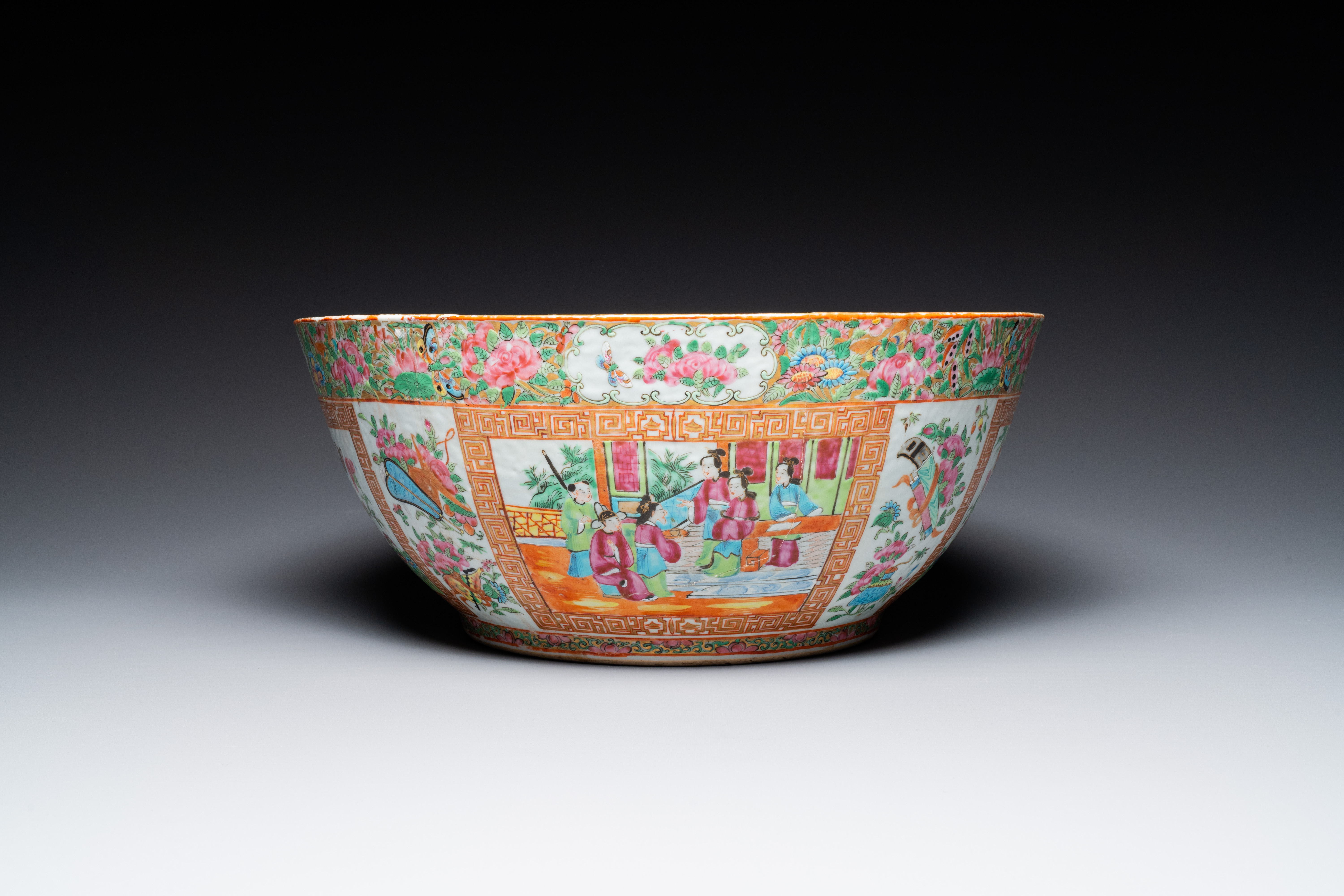 A Chinese Canton famille rose bowl and a covered bottle vase, 19th C. - Image 10 of 13