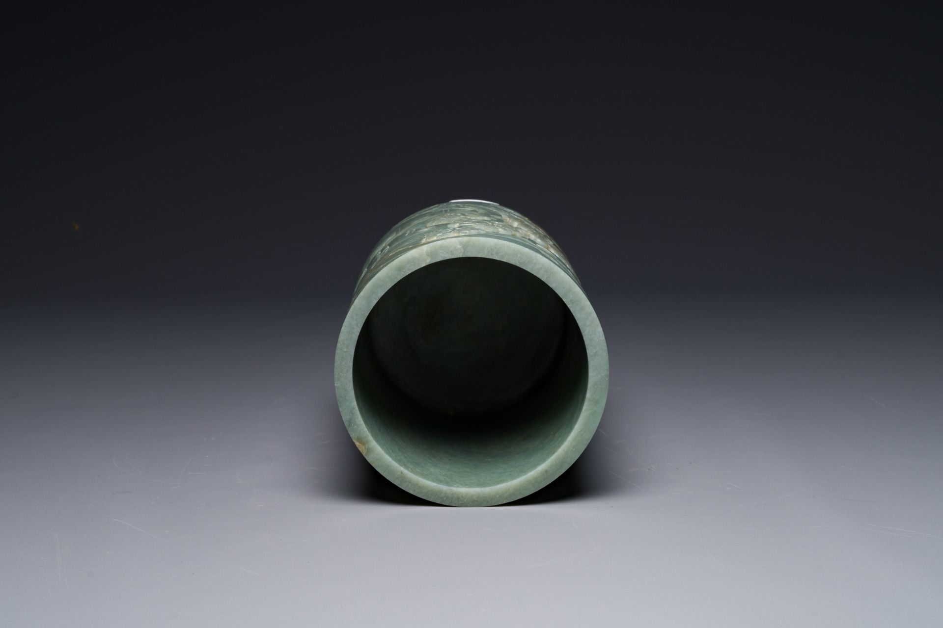 A Chinese spinach jade brush pot with relief design, 18th C. - Image 6 of 7