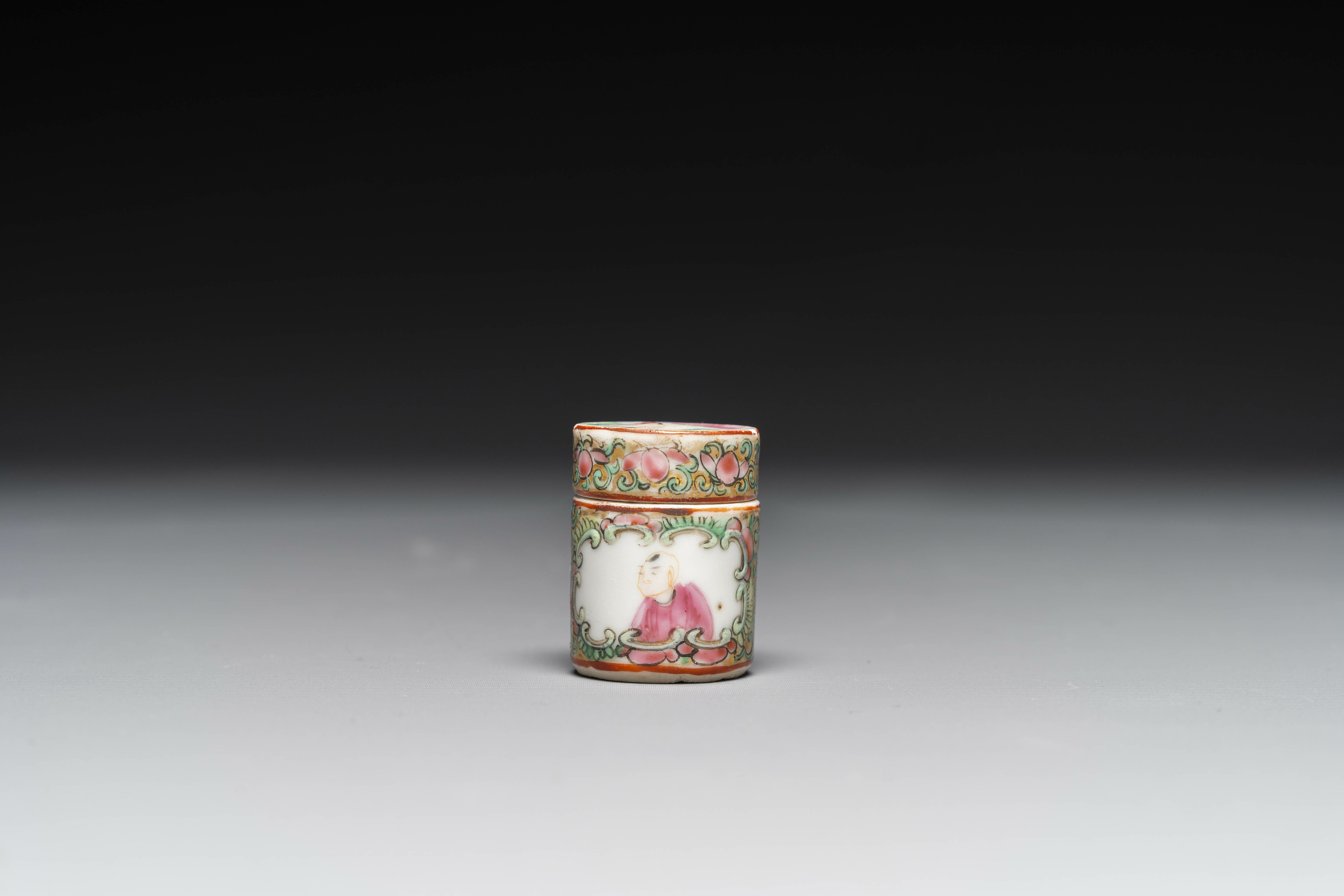 A varied collection of Chinese blue and white and famille rose porcelain, Qianlong and later - Image 14 of 19
