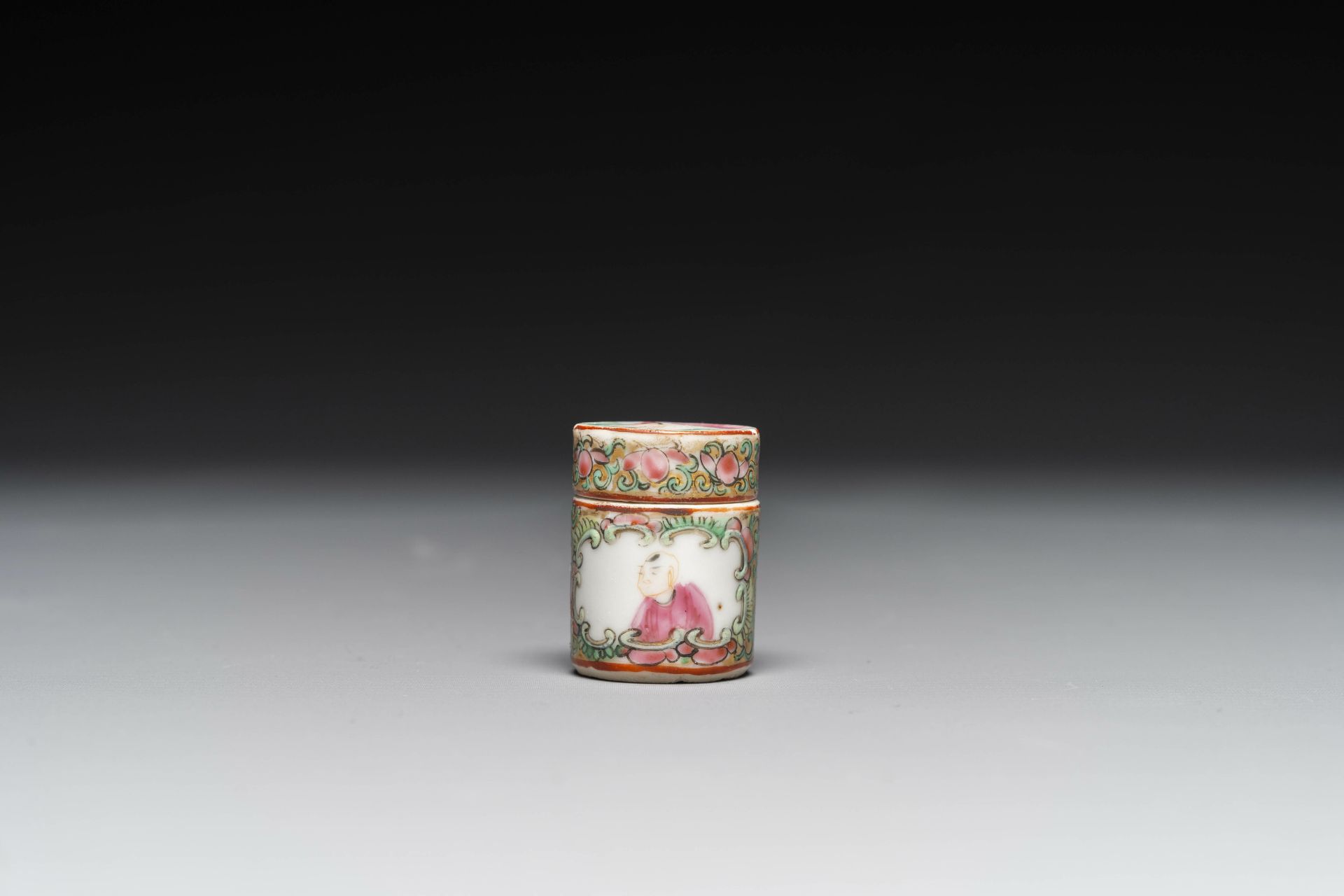 A varied collection of Chinese blue and white and famille rose porcelain, Qianlong and later - Bild 14 aus 19