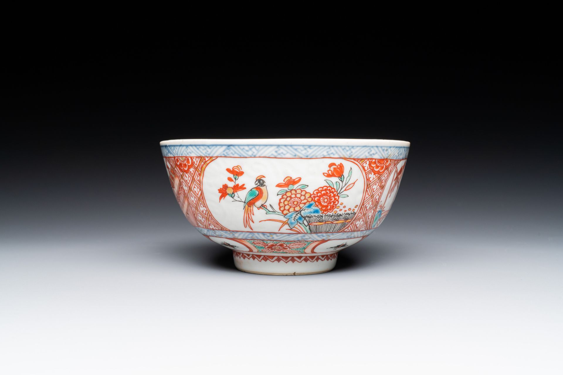 A pair of Chinese English-decorated plates and a Dutch-overdecorated Chinese bowl and plate, Qianlon - Bild 4 aus 9