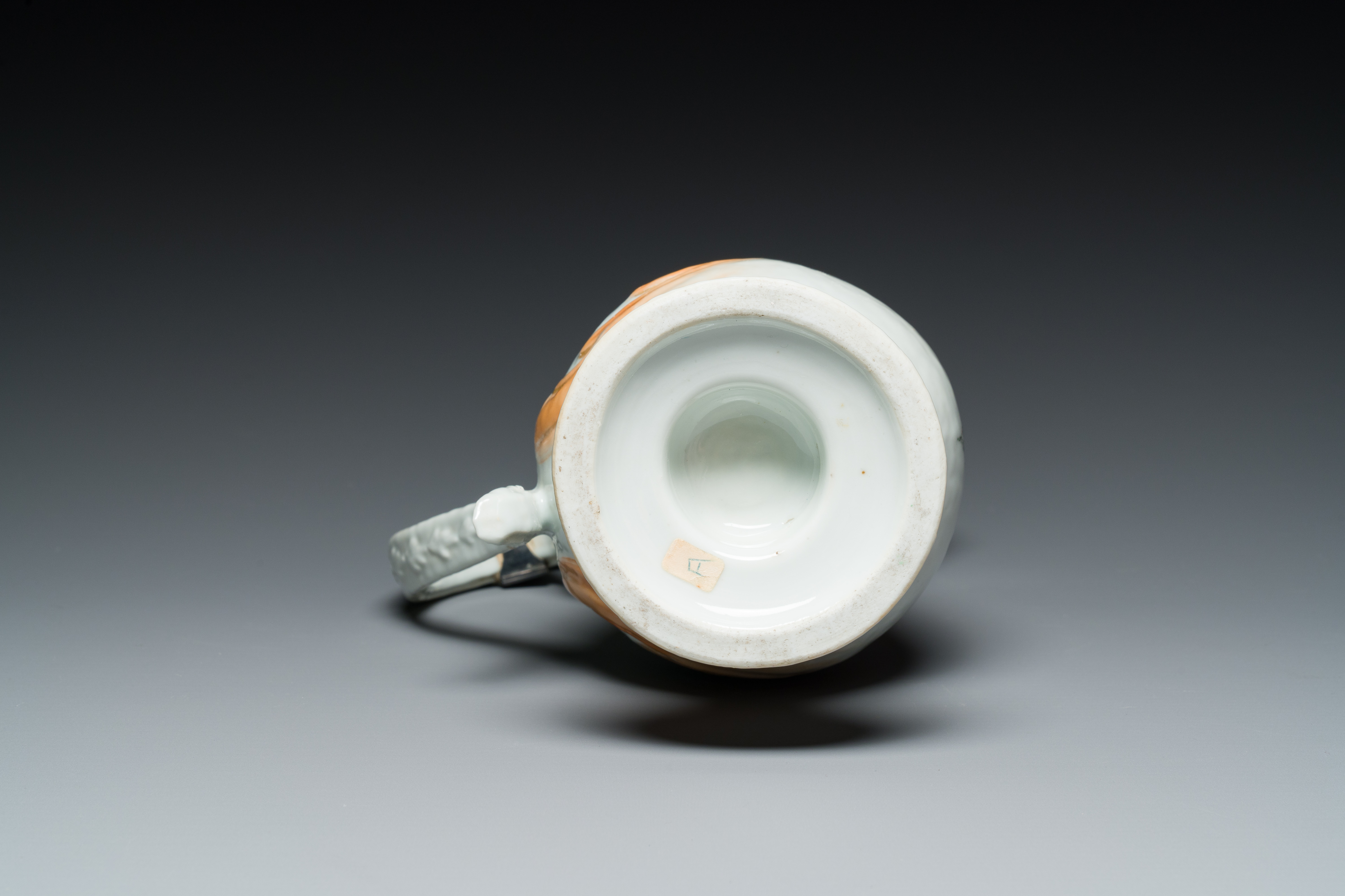 A rare Chinese export porcelain ewer and basin with crowned monogram 'RLI', Qianlong - Image 8 of 10