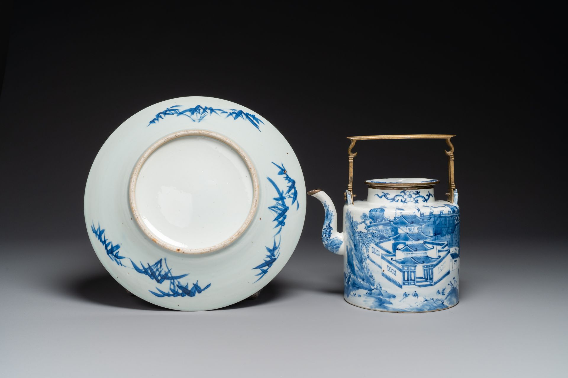 A Chinese blue and white teapot with landscape design and an 'antiquities' dish, 19th C. - Image 2 of 4