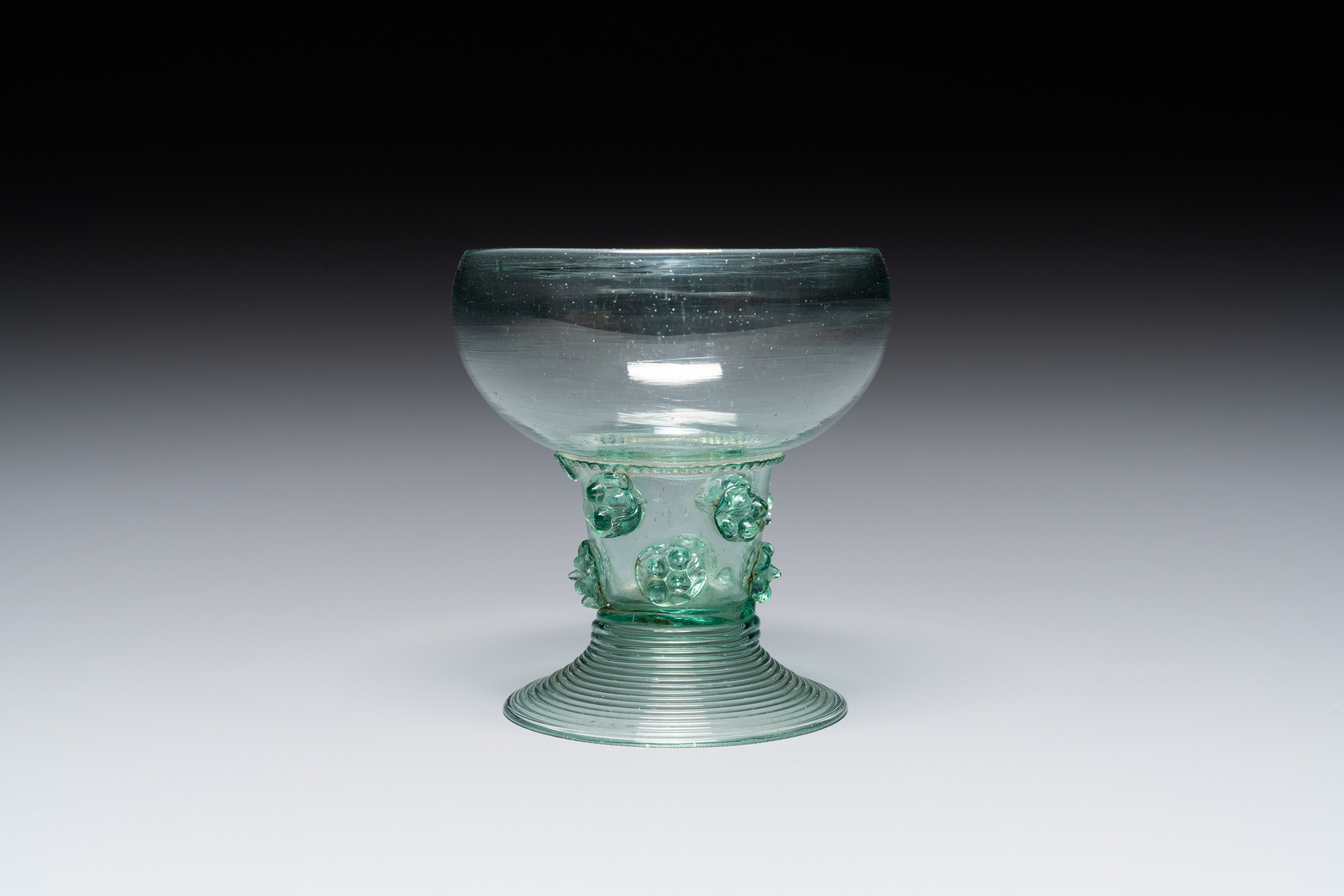 A Dutch or German green glass rummer, 2nd quarter of the 17th C. - Image 2 of 7