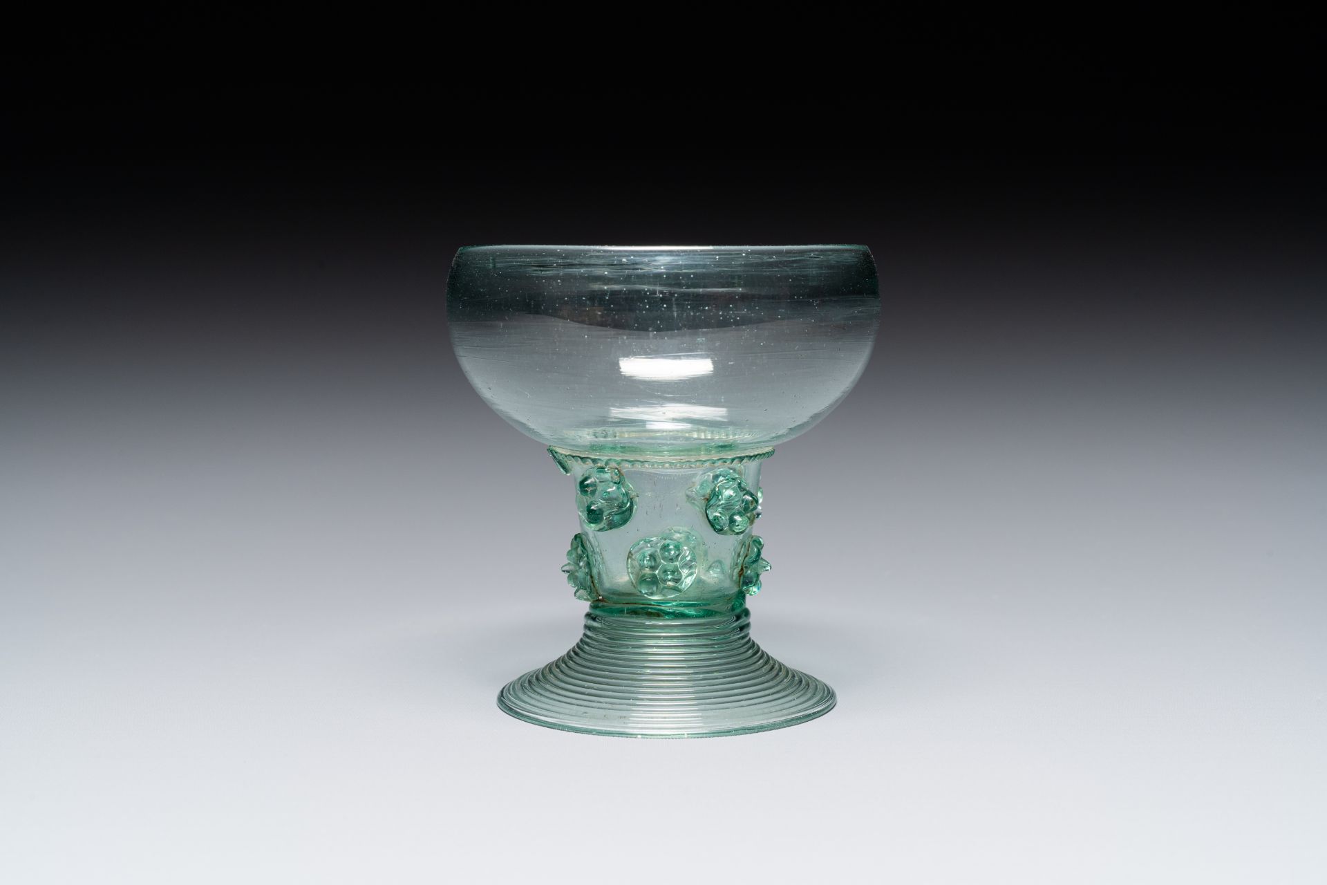 A Dutch or German green glass rummer, 2nd quarter of the 17th C. - Image 2 of 7
