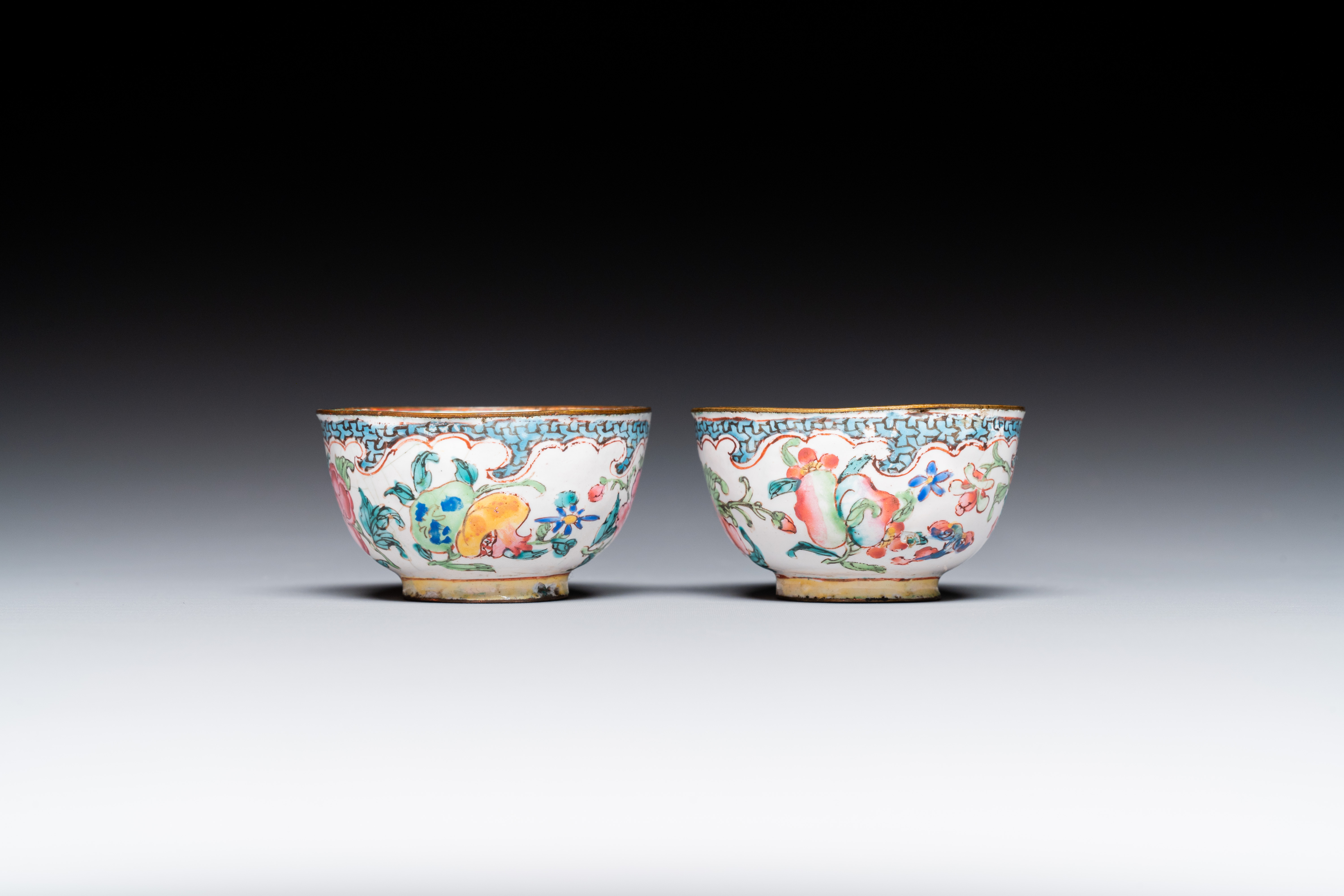 A pair of fine Chinese Canton enamel cups and three saucers with floral design, Yongzheng/Qianlong - Image 8 of 10