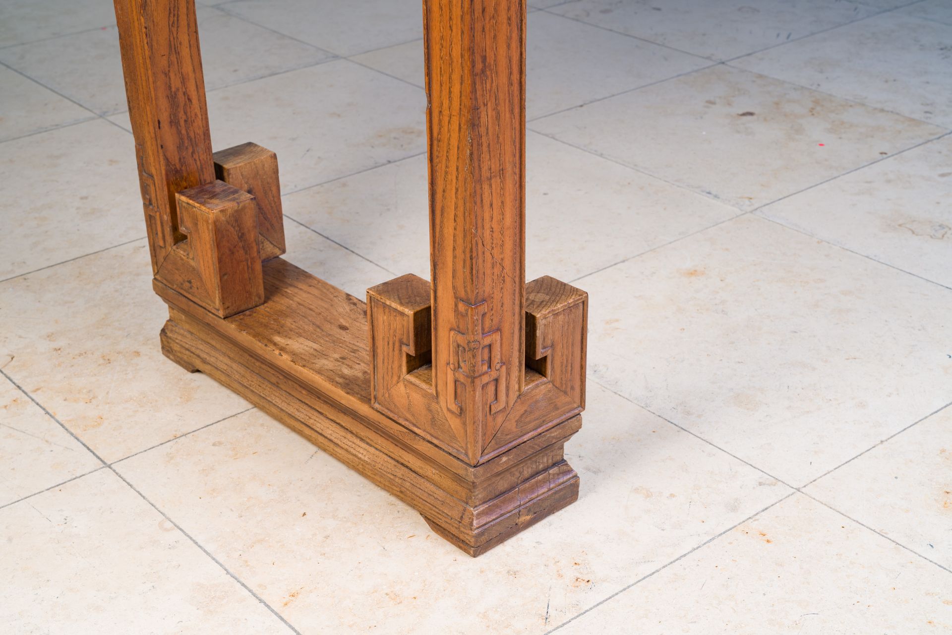 A large Chinese elm wood 'tiaoan' with geometric design, 19/20th C. - Image 10 of 10