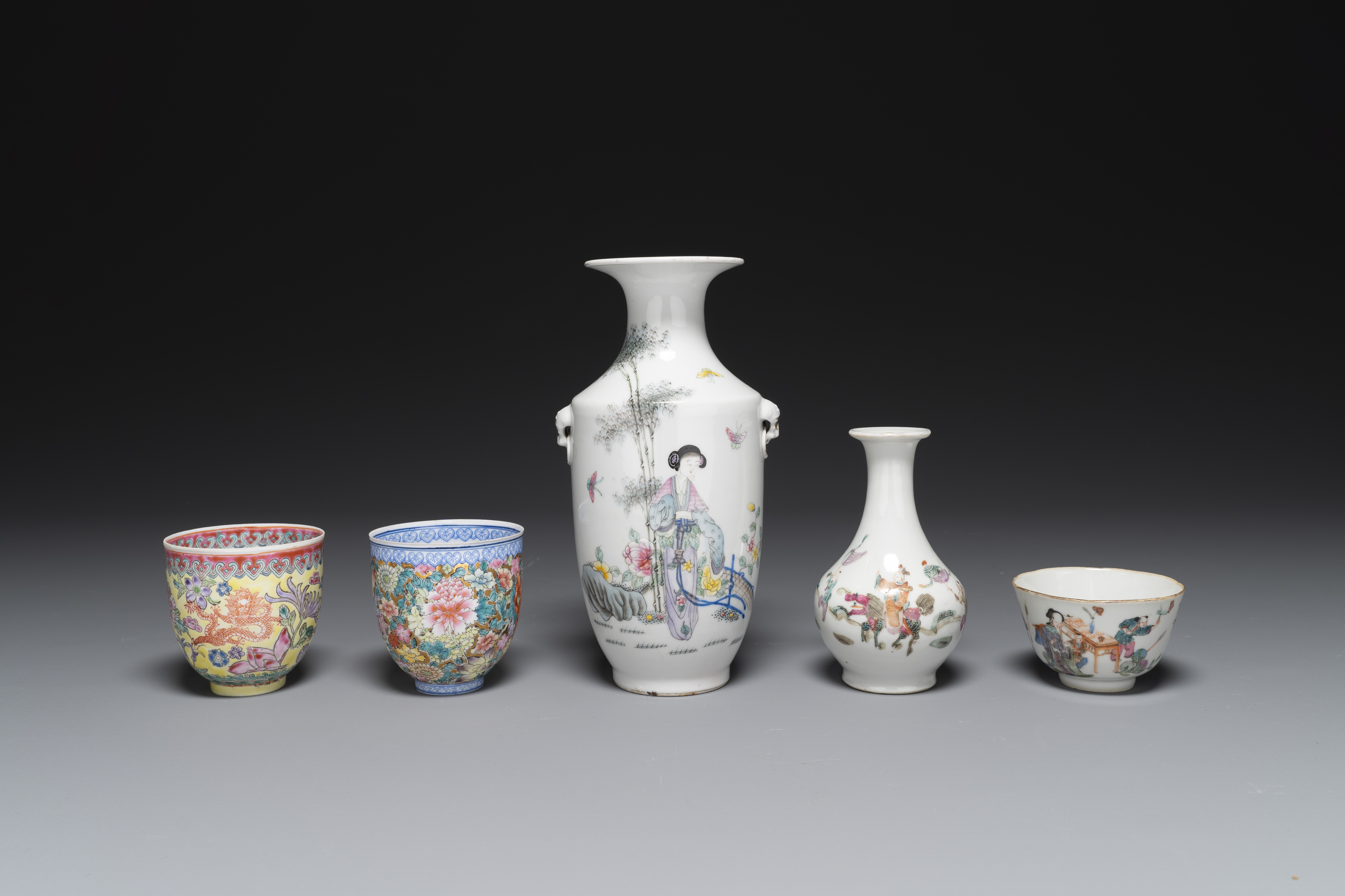 A varied collection of Chinese famille rose and qianjiang cai porcelain, 19/20th C. - Image 2 of 10