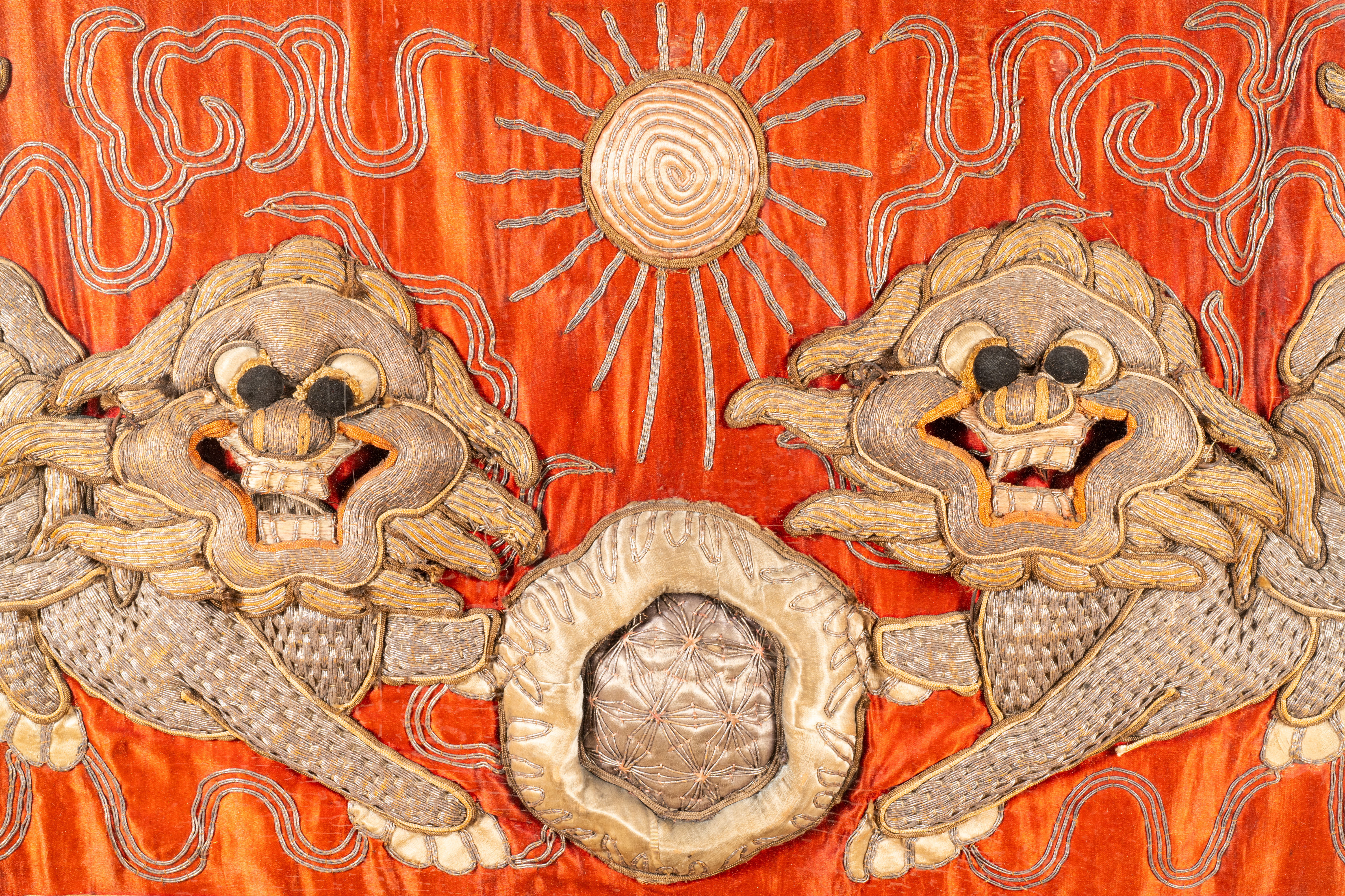 Two Chinese gold and silver-thread-embroidered silk cloths decorated with lions and Guandi, 19th C. - Image 3 of 8
