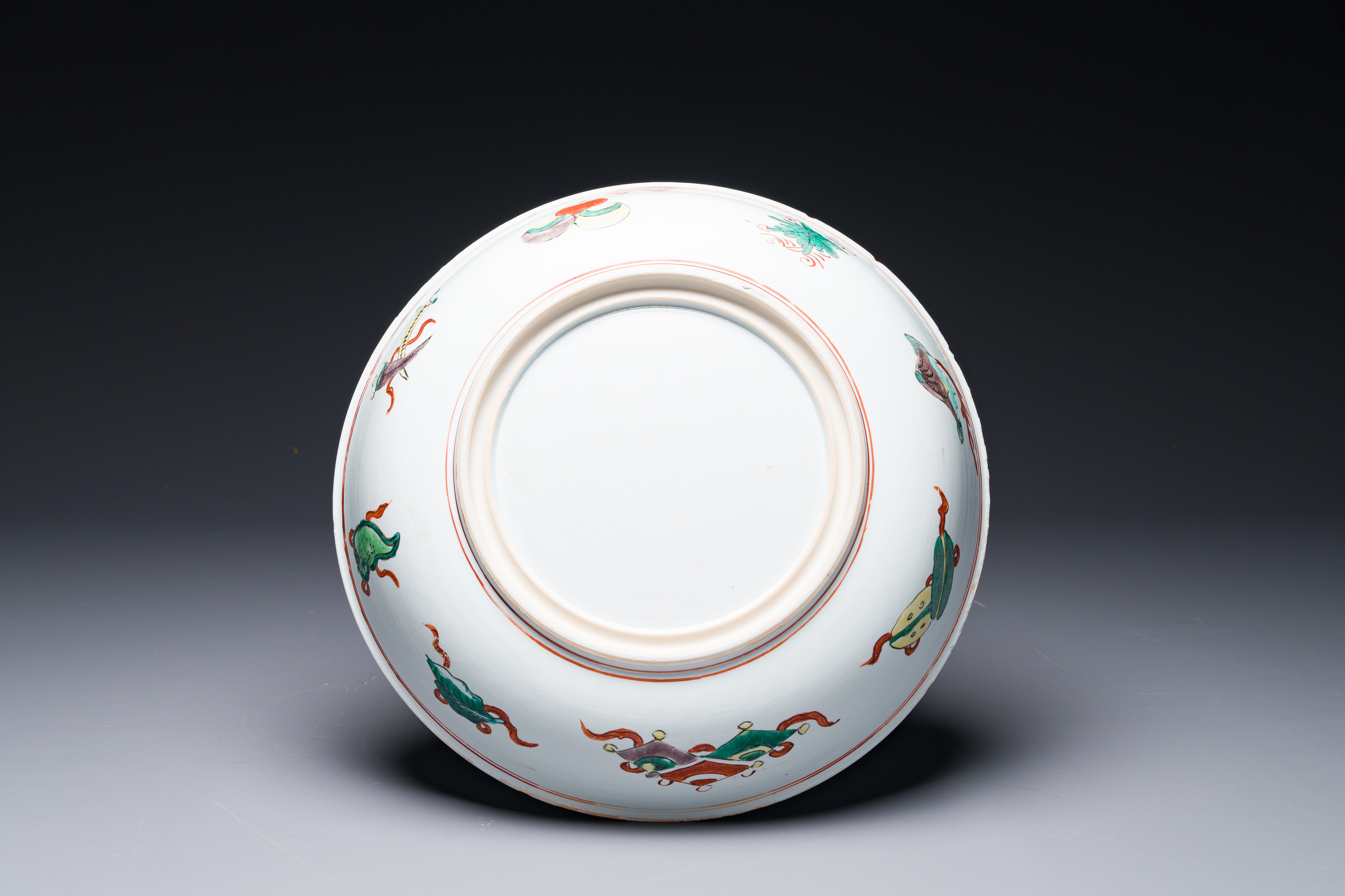 A Chinese wucai 'Qi Lin Song Zi éº’éºŸé€å­' dish, Kangxi - Image 2 of 2
