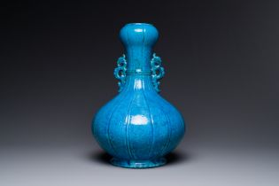 A Chinese monochrome powder-blue garlic-mouth vase with chilong handles, 18/19th C.