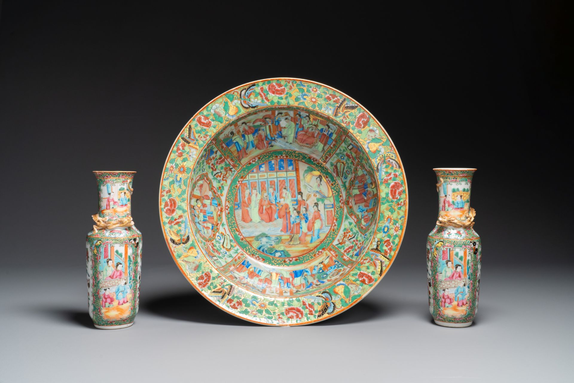 A Chinese Canton famille rose basin and a pair of vases vases with narrative design, 19th C.