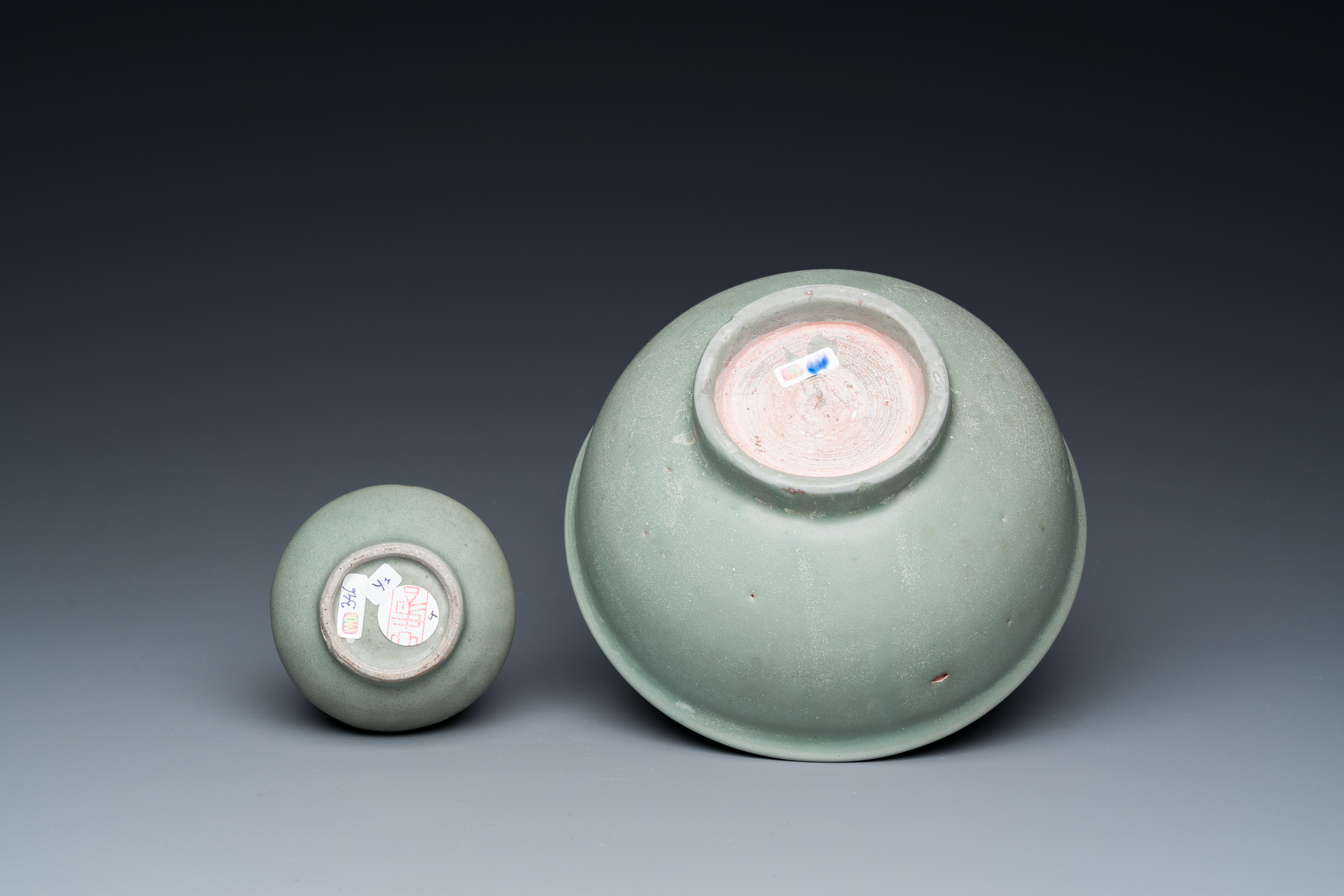 A Chinese celadon-glazed bottle vase and two bowls, Yuan/Ming - Image 9 of 9