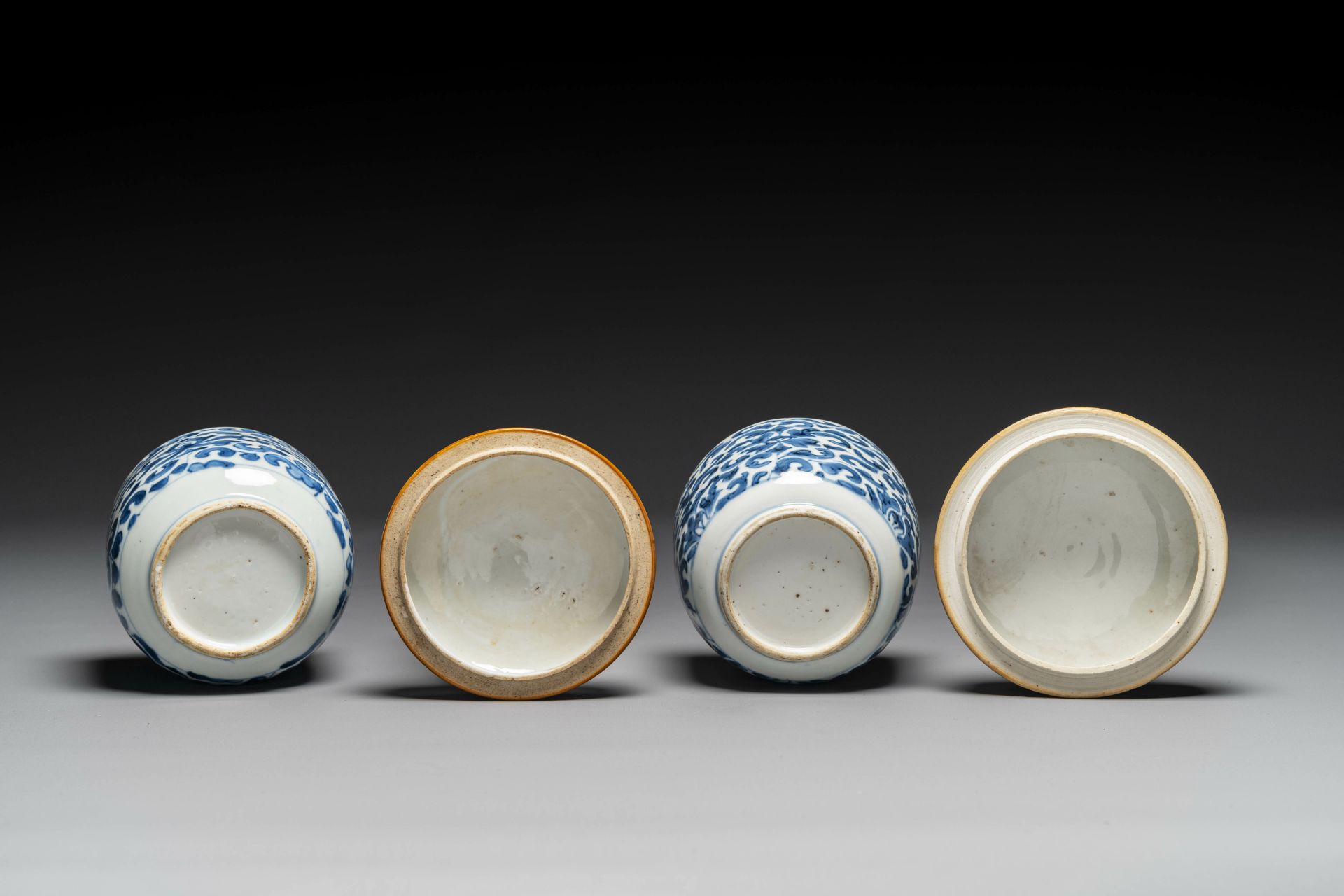 A group of six pieces of Chinese blue and white porcelain, Kangxi - Bild 9 aus 13