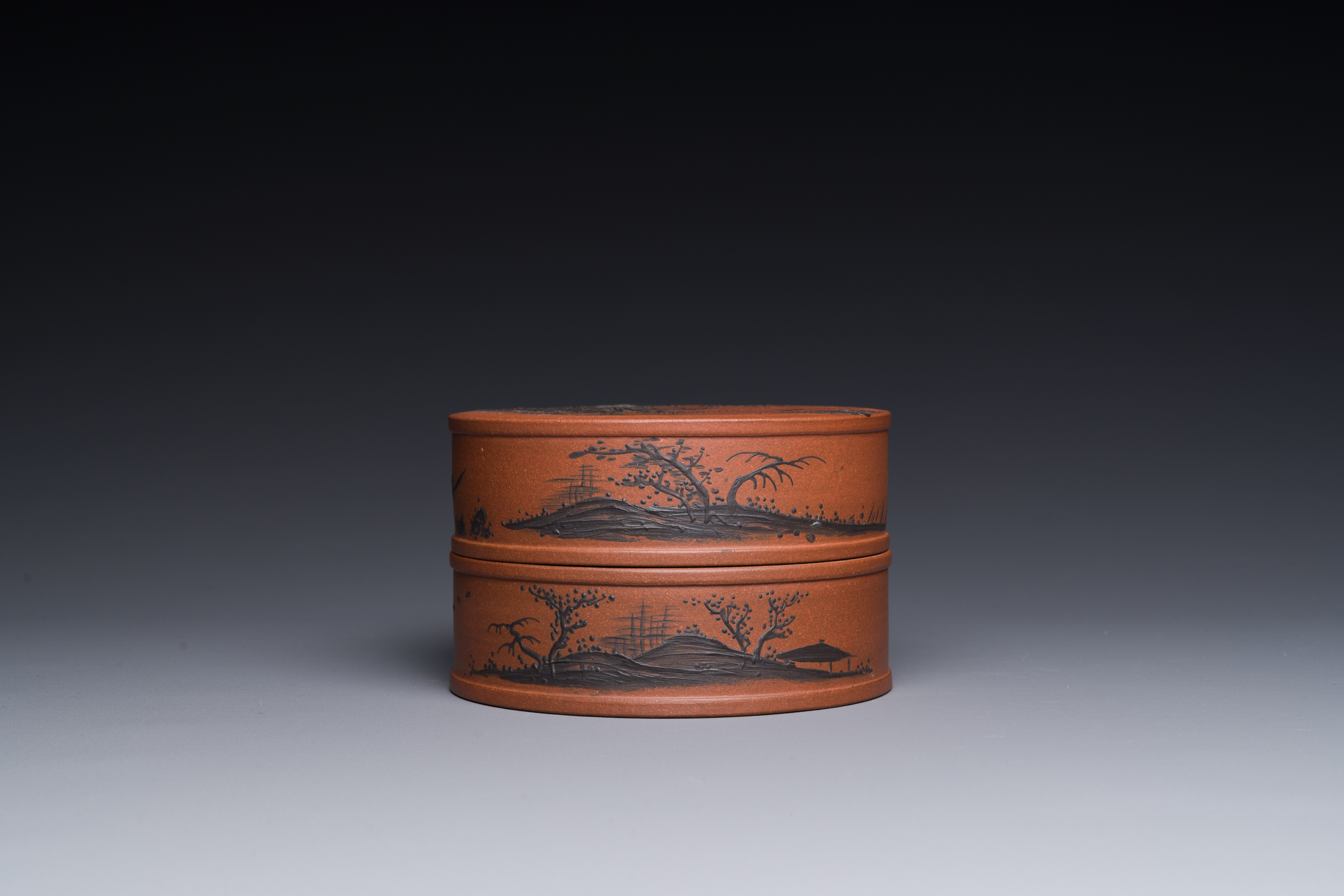 A Chinese blue-enameled Yixing stoneware box and cover with a mountainous landscape, 18/19th C. - Image 4 of 5