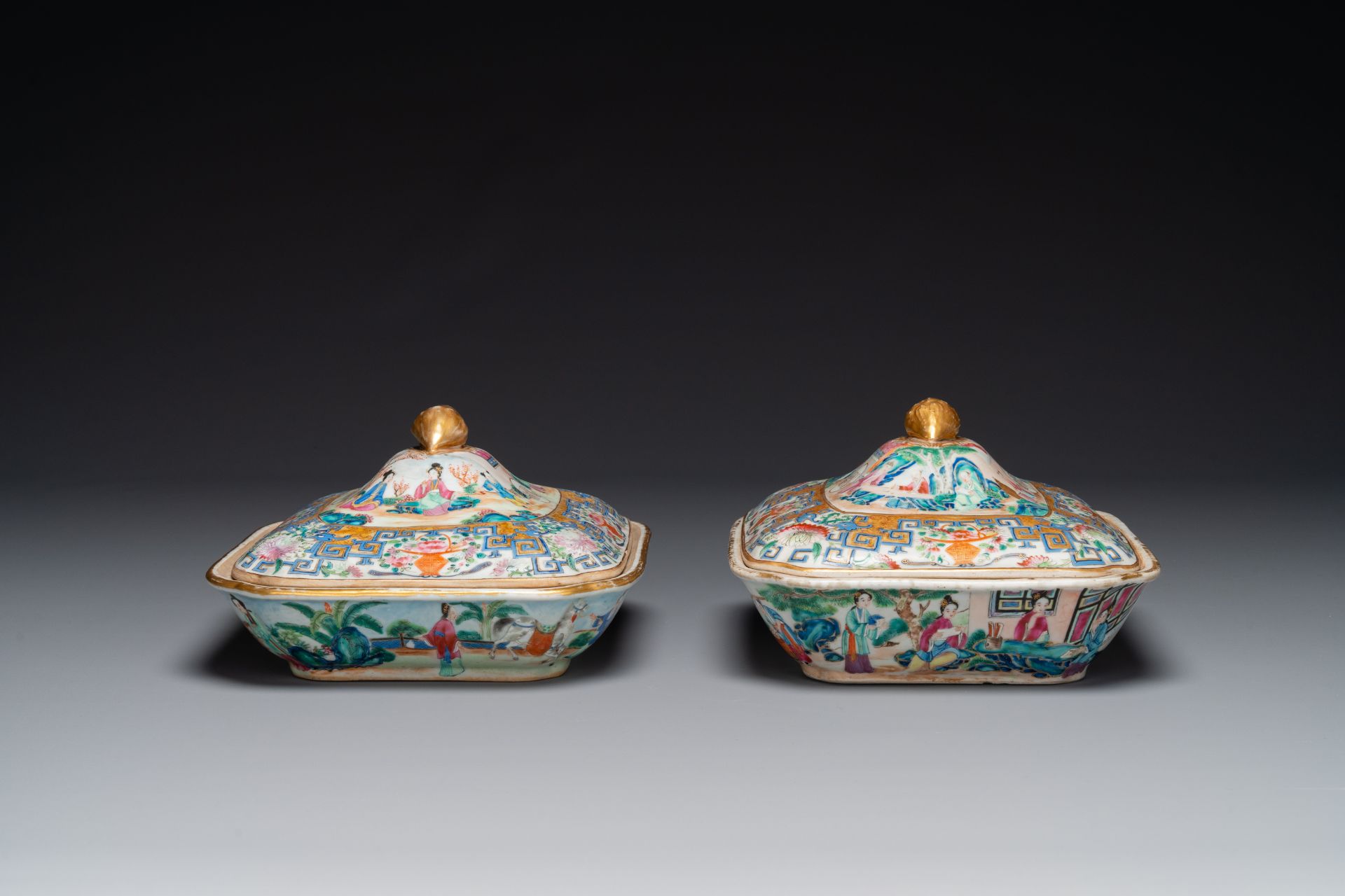 A pair of Chinese 'CSM' monogrammed Canton famille rose tureens and covers, 19th C. - Bild 4 aus 6