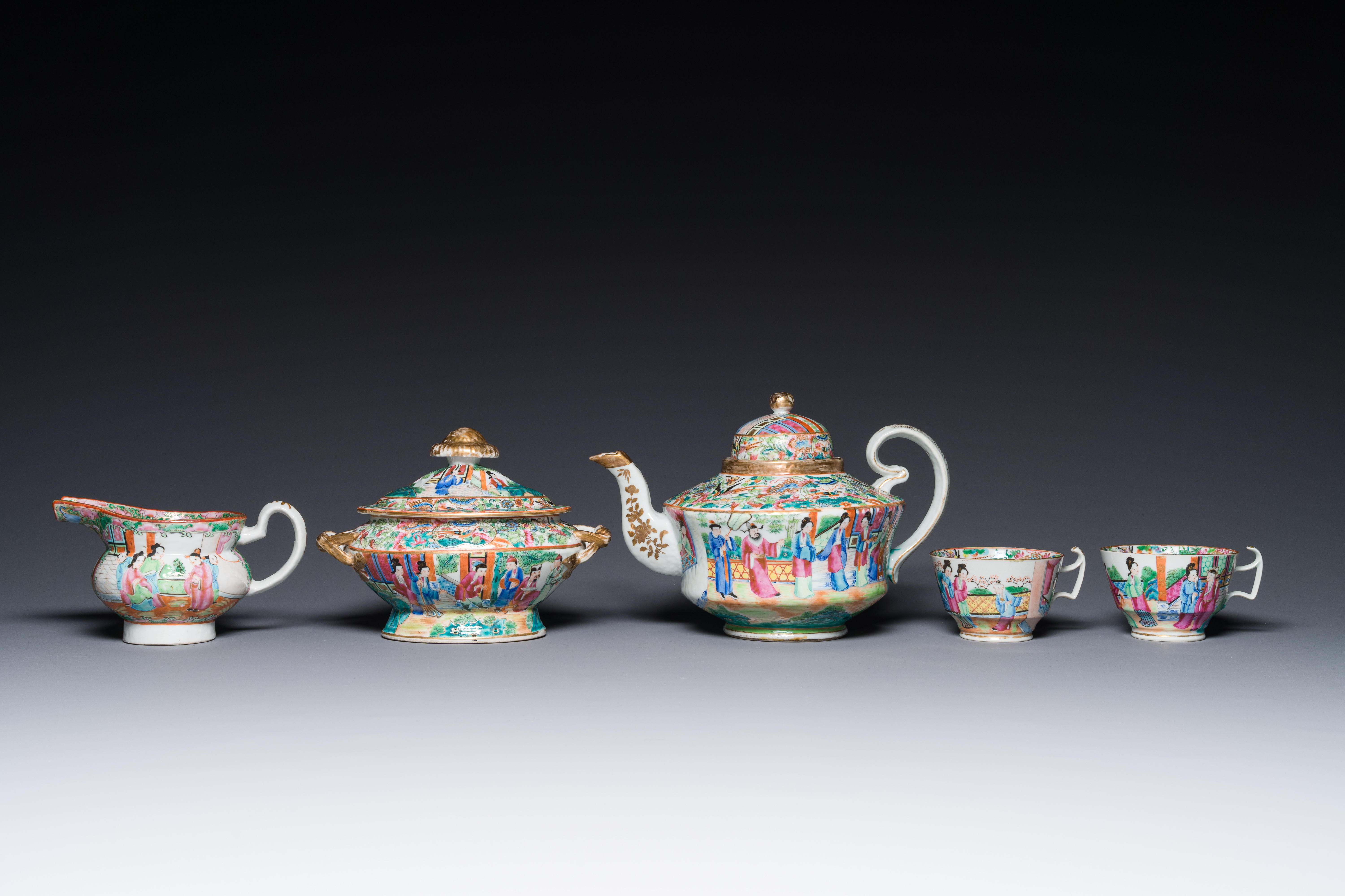 A Chinese Canton famille rose 11-piece tea service, 19th C. - Image 2 of 7