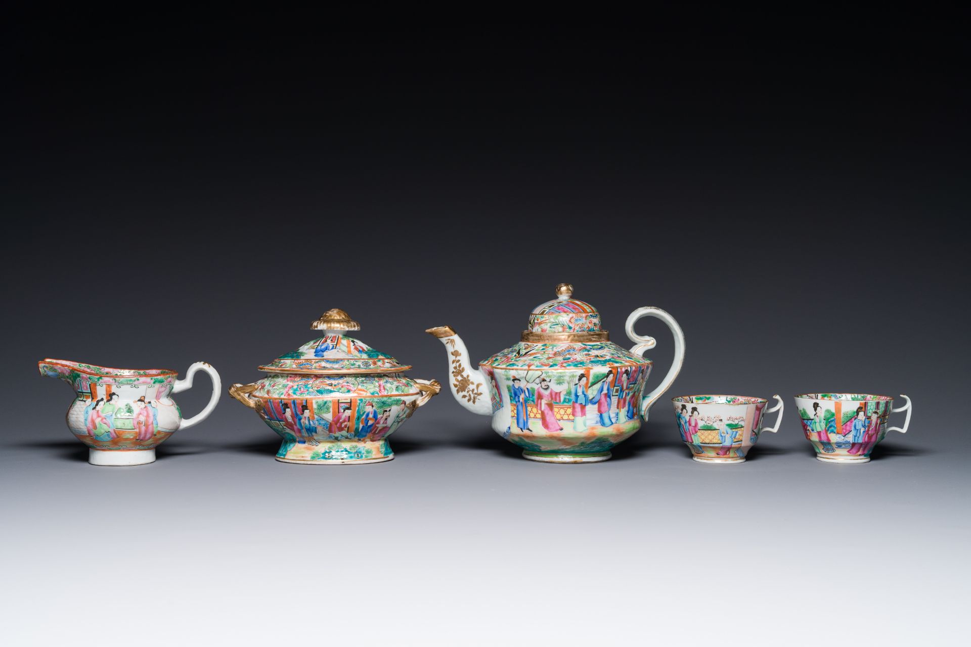 A Chinese Canton famille rose 11-piece tea service, 19th C. - Bild 2 aus 7