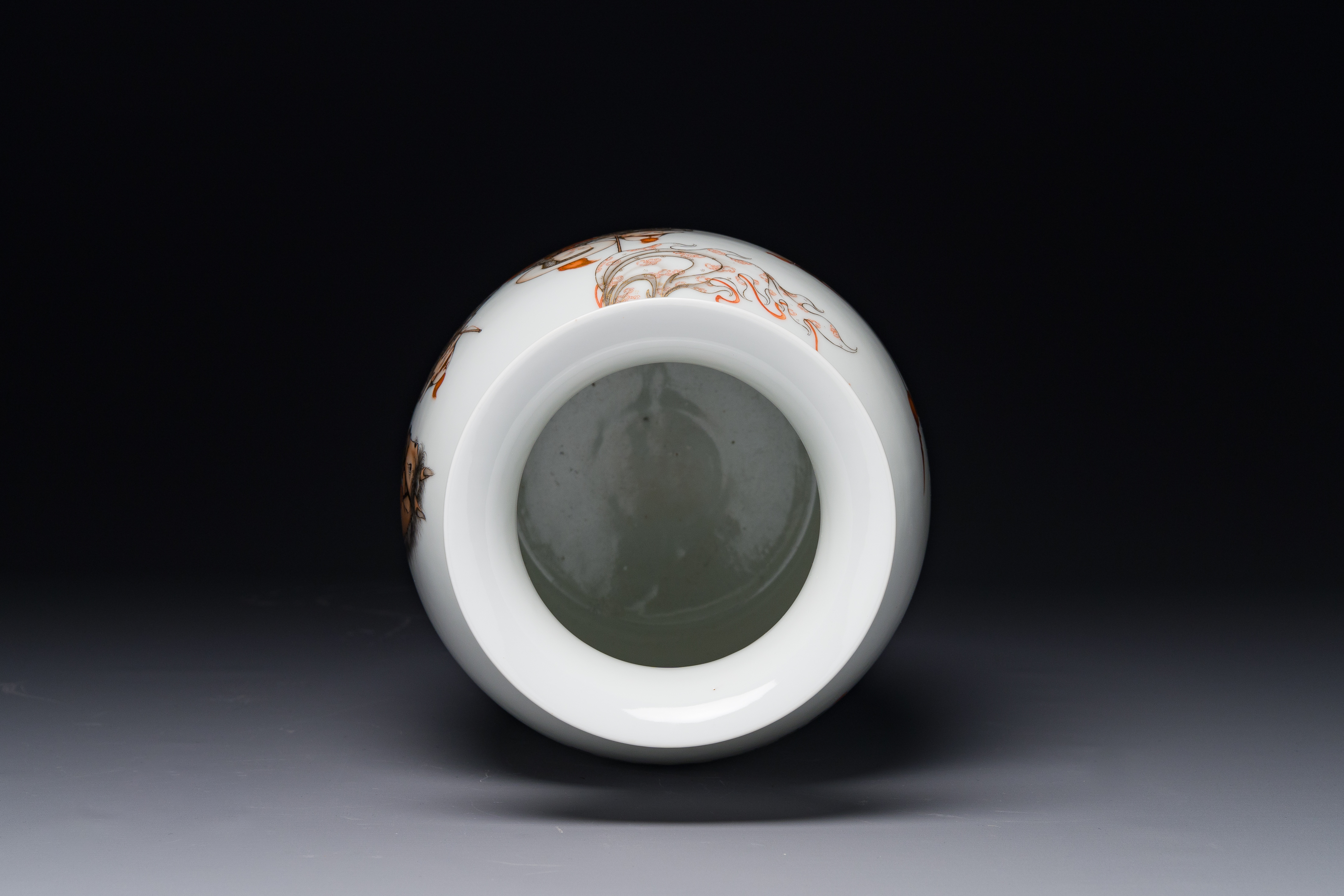 A fine Chinese iron-red, grisaille and gilt lantern-shaped 'mulan æœ¨è˜­' vase, signed Zhou Xiangpu - Image 5 of 6