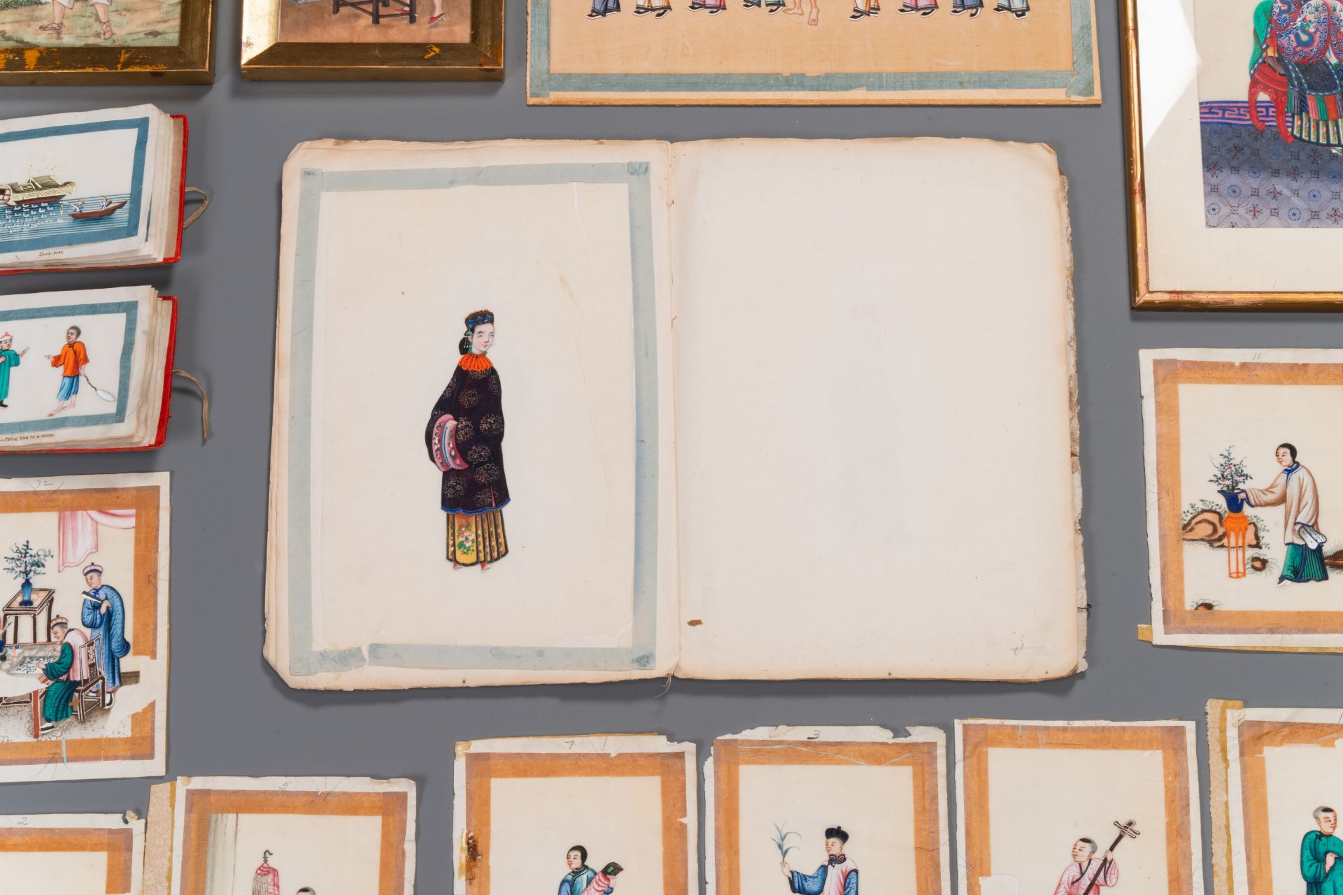 A varied collection of Chinese rice paper paintings with figures, Canton, 19th C. - Bild 8 aus 13
