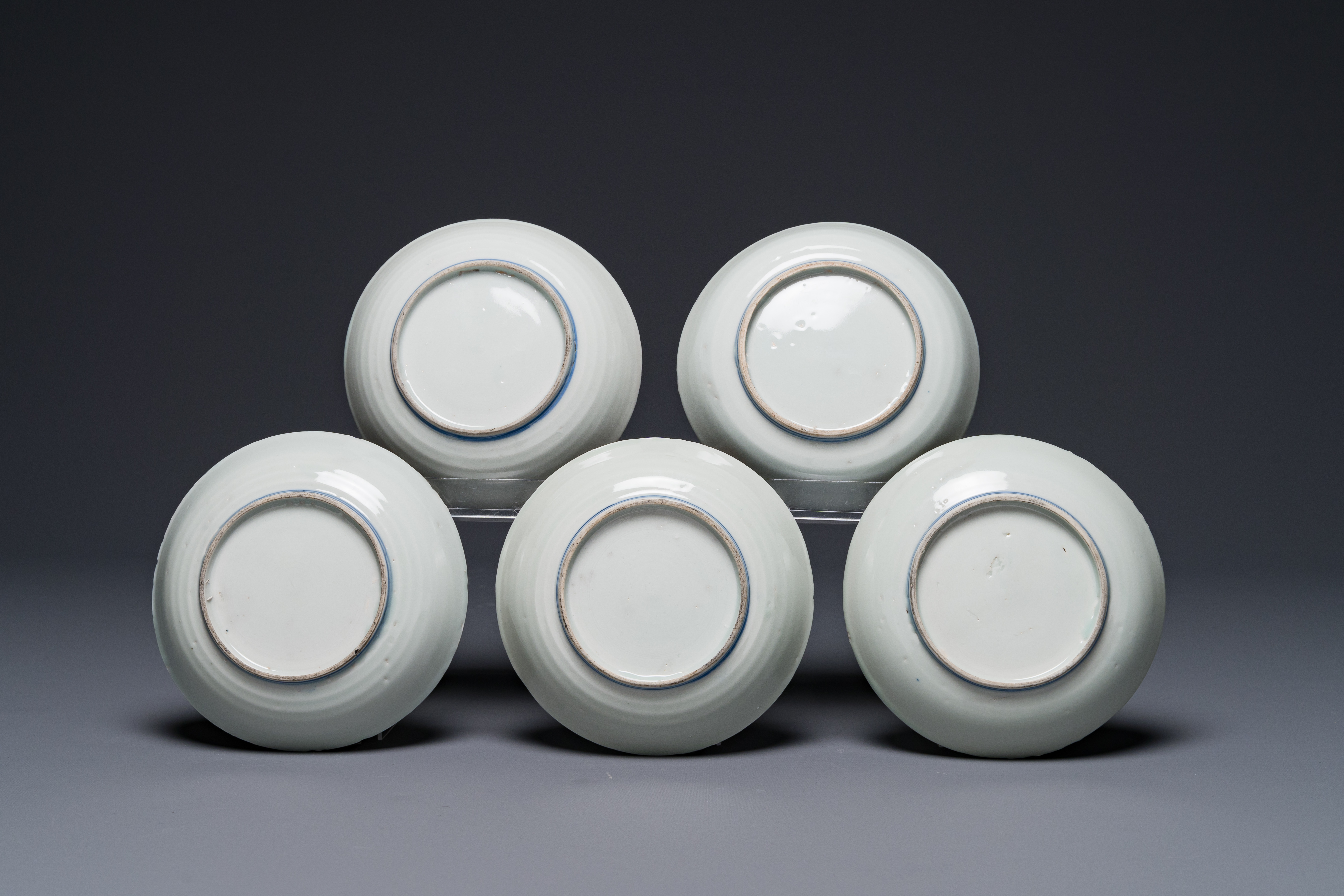 Five Chinese blue and white ko-sometsuke â€˜prawnâ€™ plates for the Japanese market, Tianqi - Image 2 of 2
