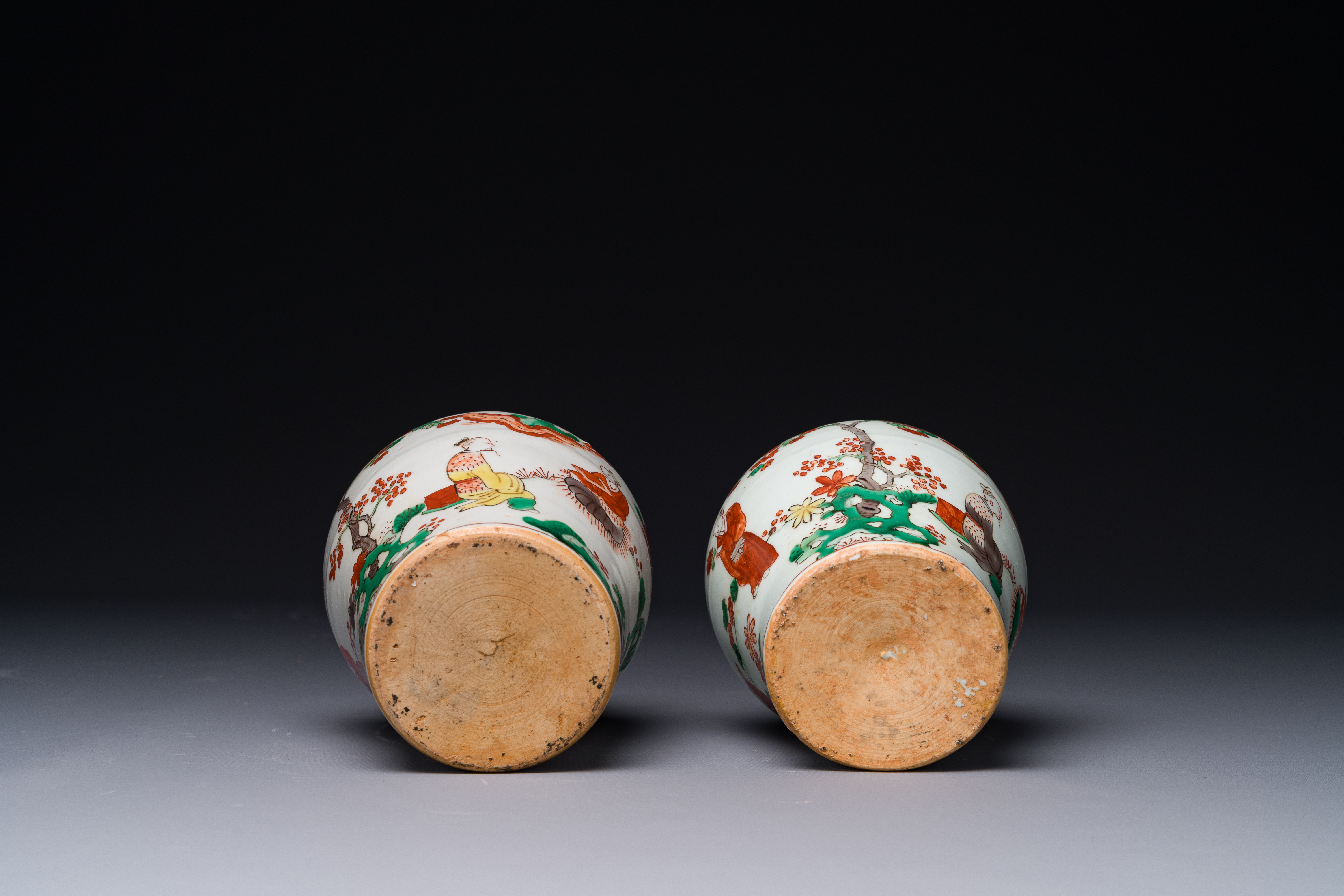 A pair of small Chinese wucai jars with figures in a landscape, Transition period - Image 6 of 6