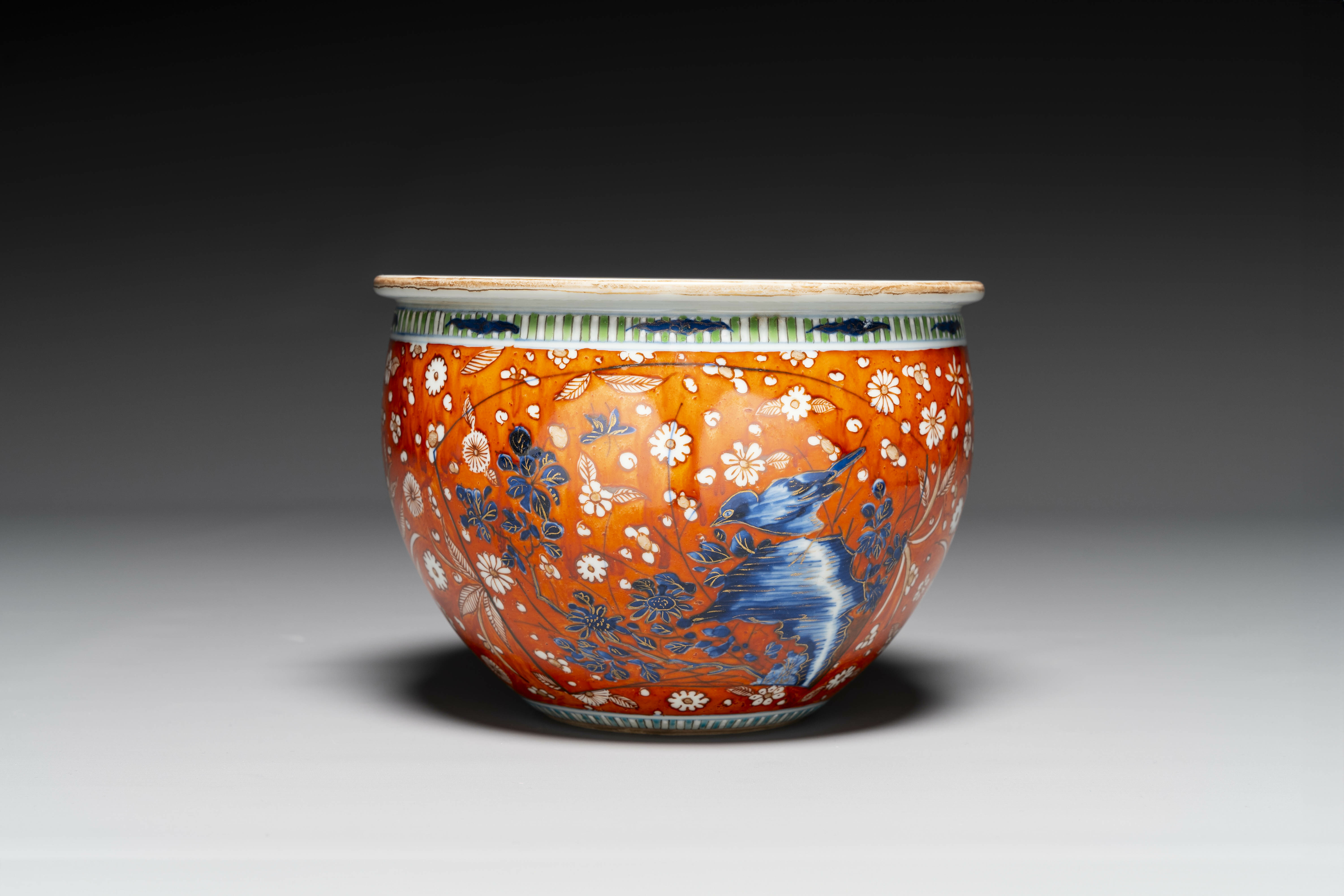 A Chinese English-decorated blue and white scroll pot, Kangxi - Image 3 of 6