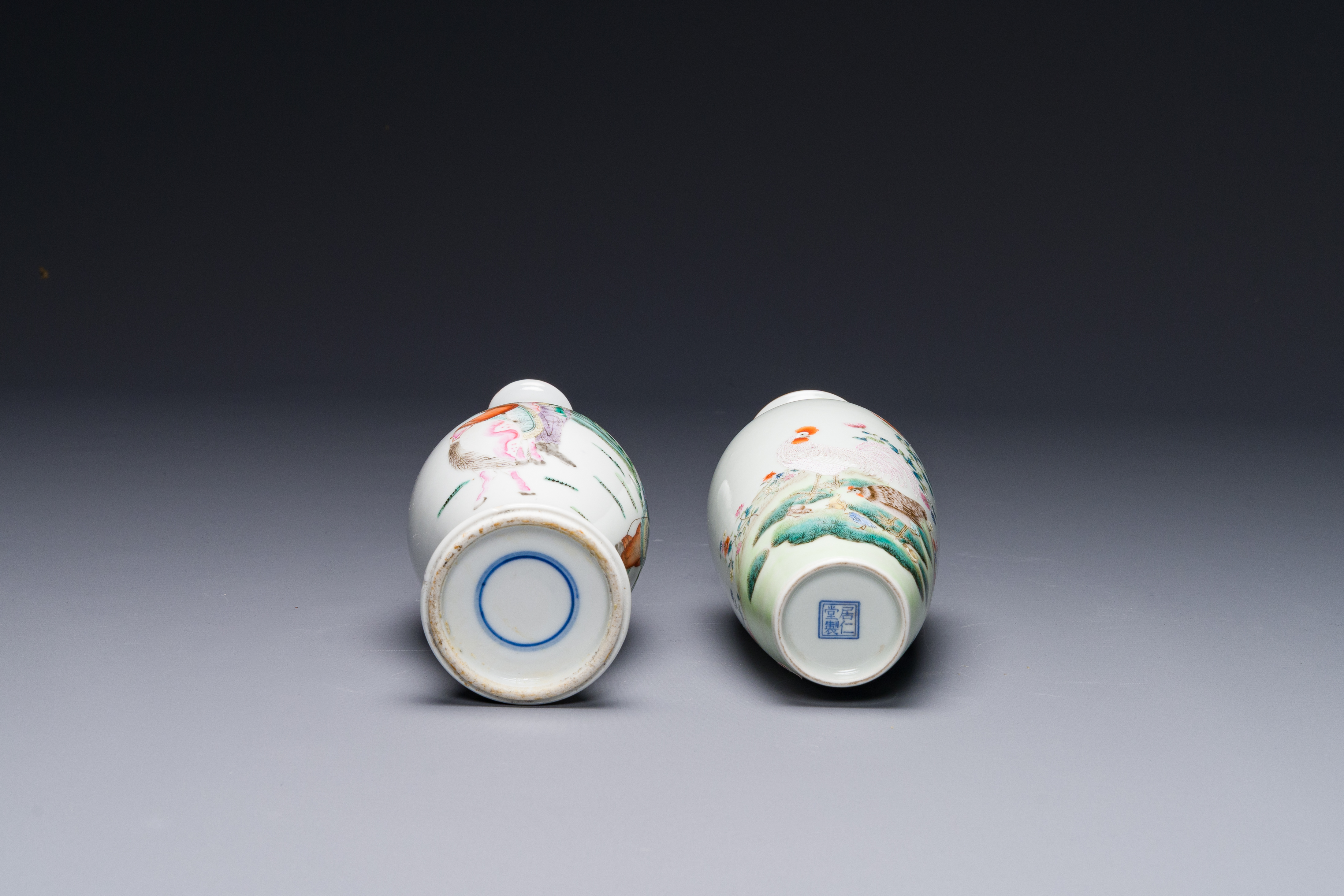 Two Chinese famille rose vase, Ju Ren Tang å±…ä»å ‚ mark, 19/20th C. - Image 4 of 4