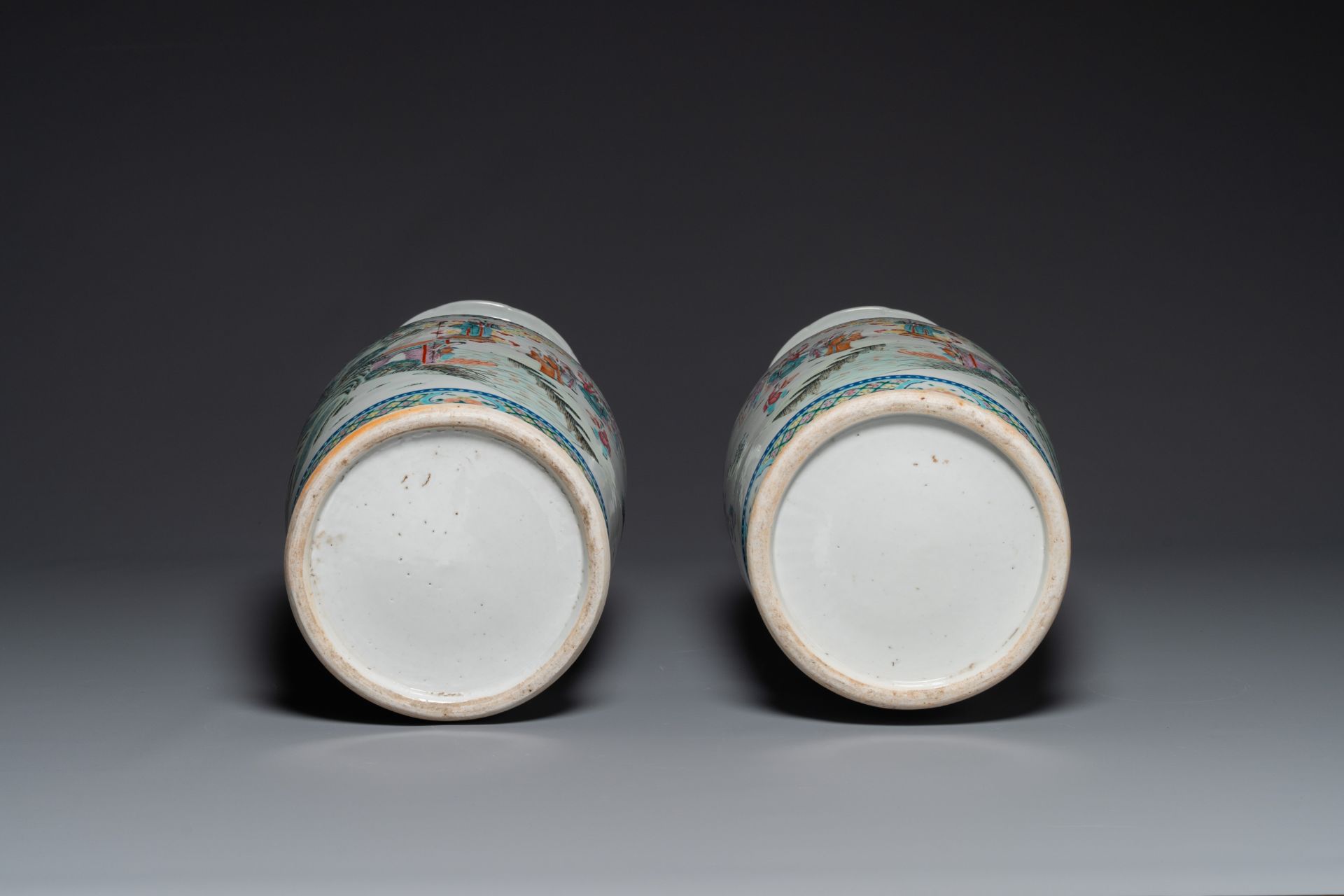 A pair of Chinese famille rose vases with narrative design, 19th C. - Image 4 of 4