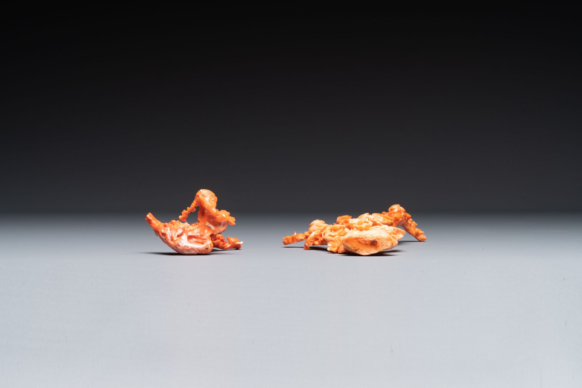Two Chinese red coral groups of birds among flowers, 19/20th C. - Bild 6 aus 6