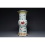 A Chinese famille rose pedestal stand with floral design, 19th C.