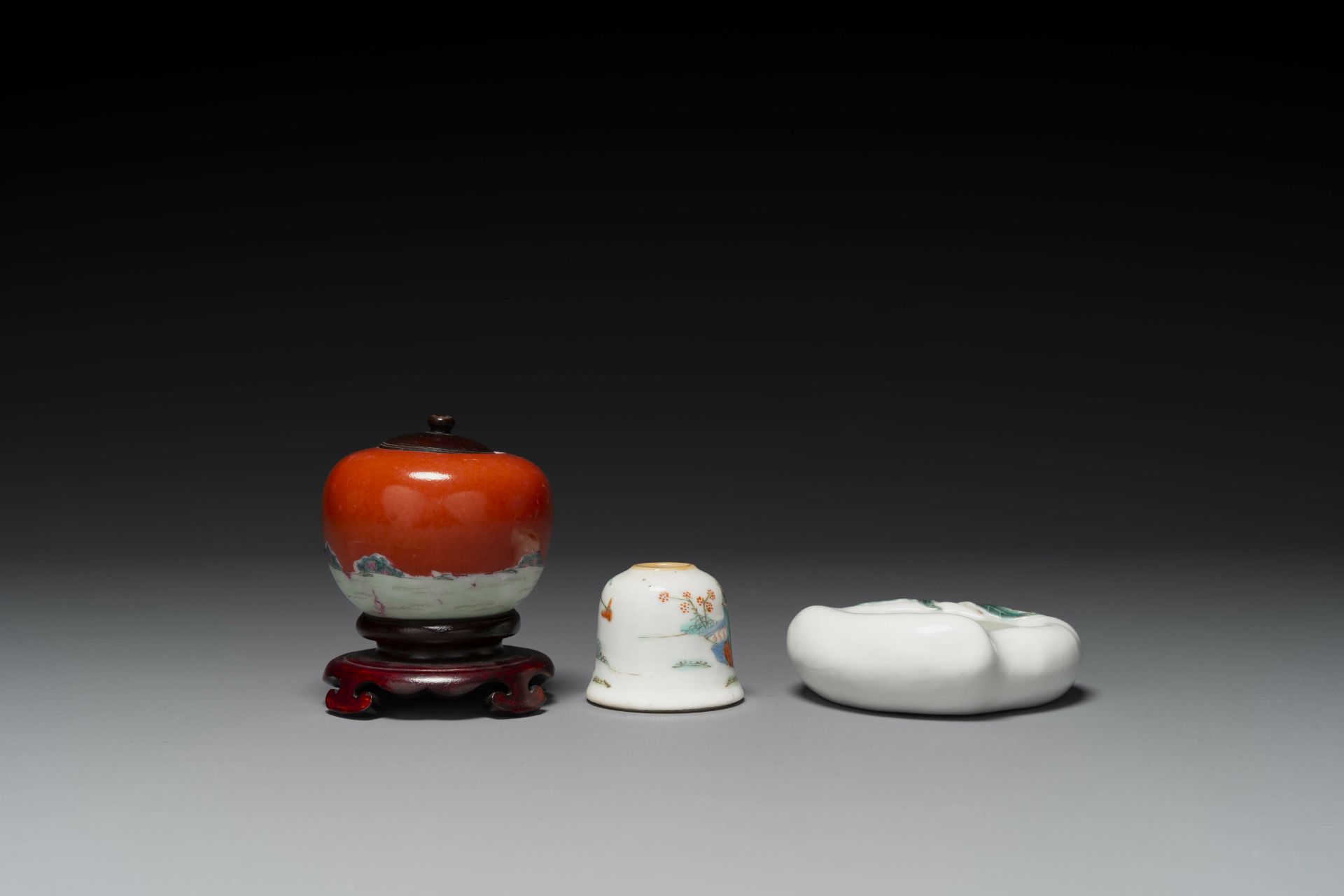 Group of three Chinese famille rose scholarâ€™s desk objects, Qianlong mark, 19/20th C. - Image 3 of 5