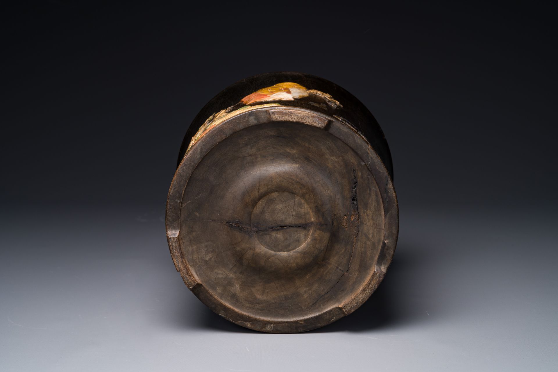 A large Chinese precious-stone-embellished zitan wood brush pot, 17/18th C. - Image 6 of 6