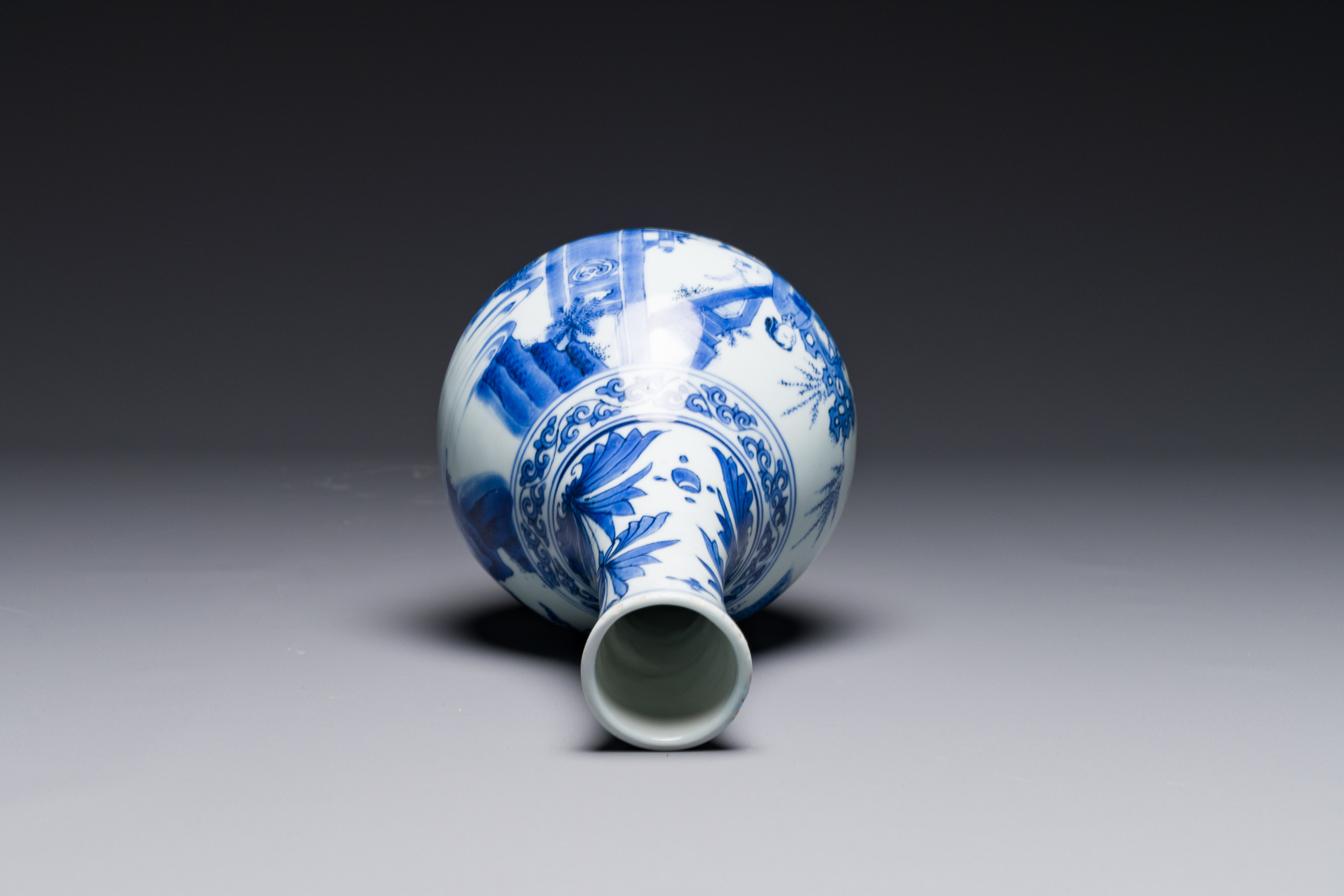 A Chinese blue and white bottle vase, Transitional period - Image 5 of 6