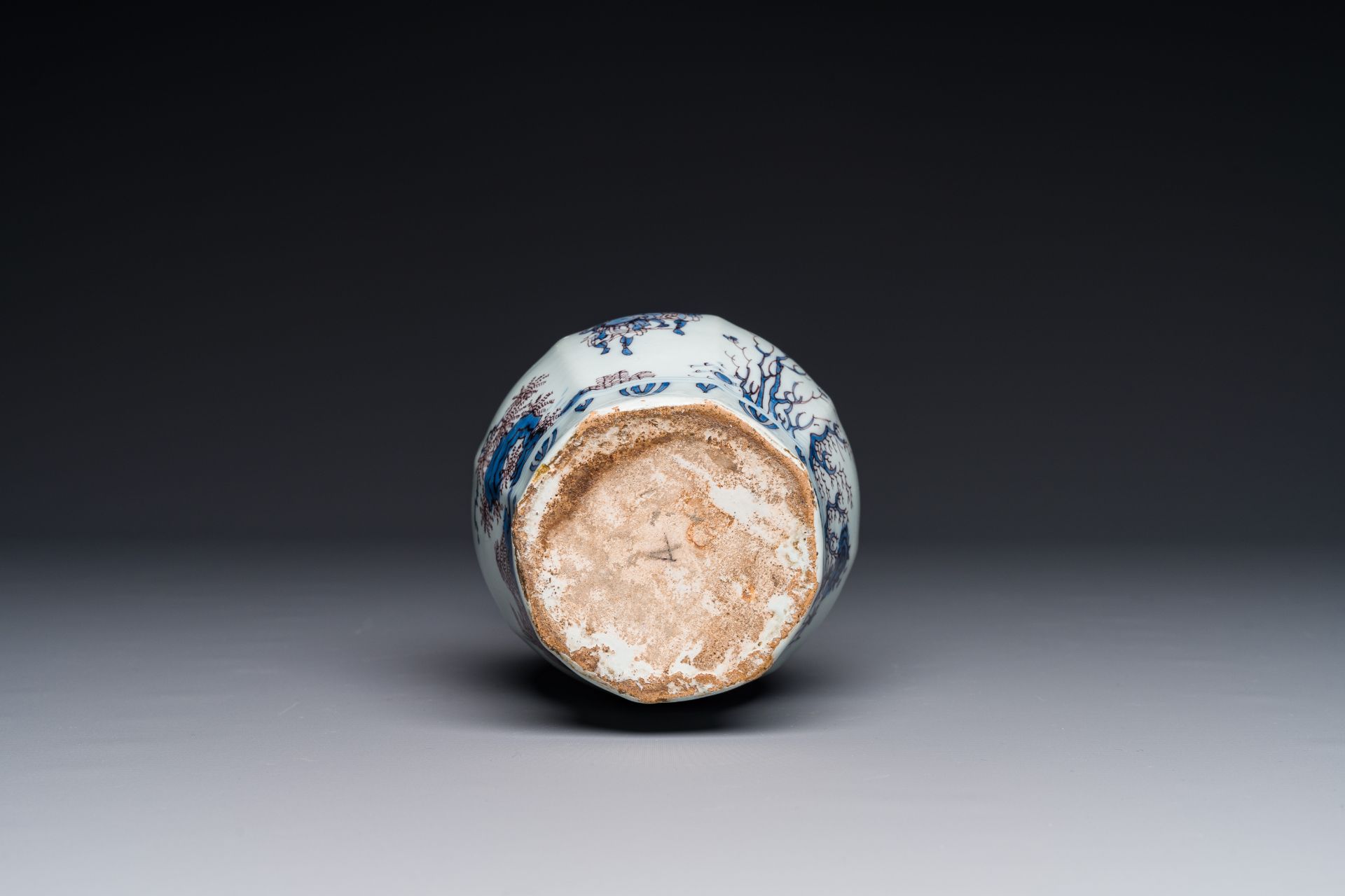A fine Dutch Delft blue, white and manganese chinoiserie bottle vase, late 17th C. - Image 6 of 7