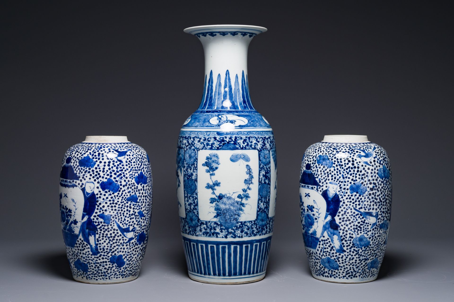 A pair of Chinese blue and white jars and a vase, Kangxi mark, 19th C. - Image 2 of 6