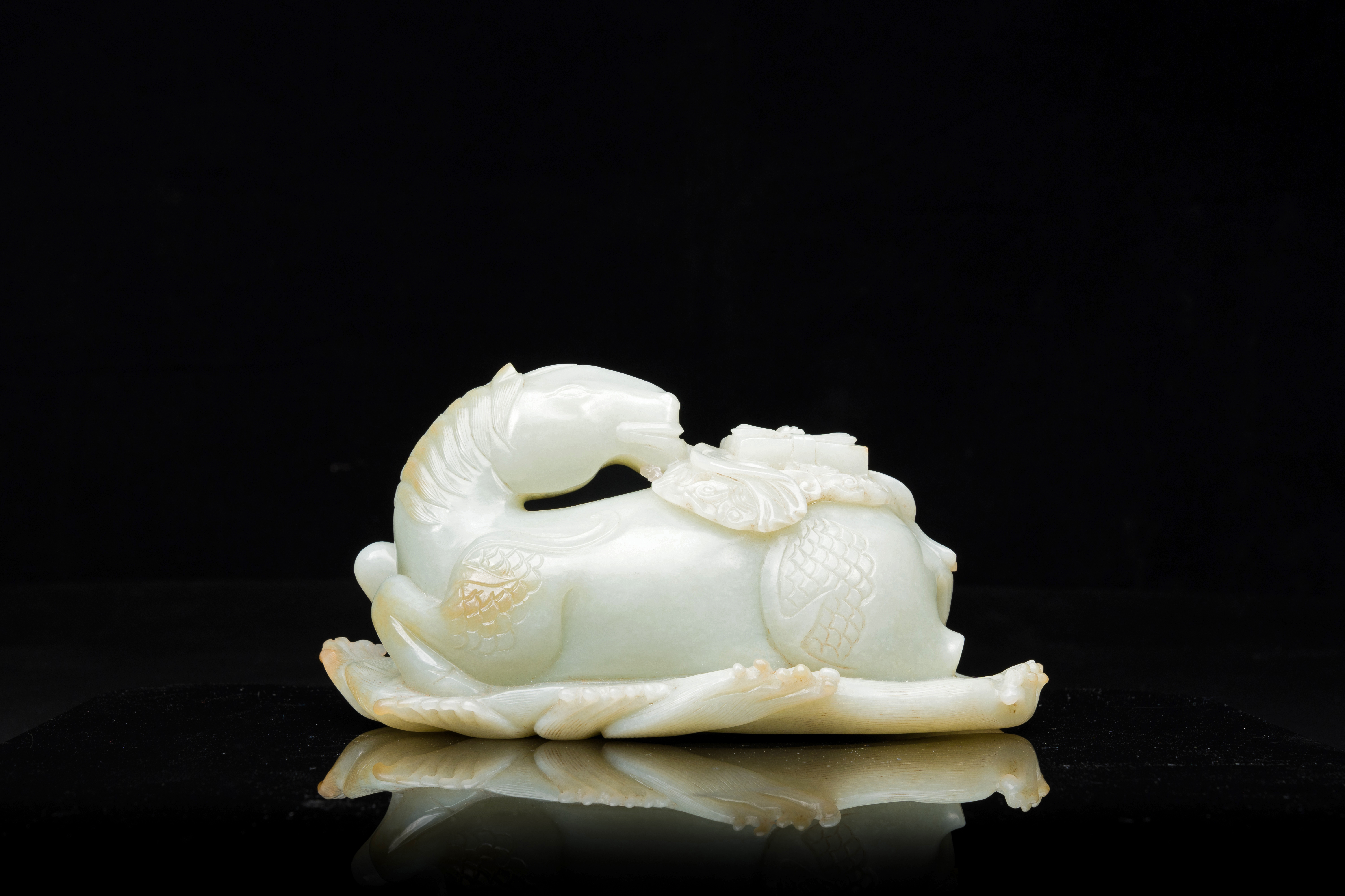 A Chinese celadon jade sculpture of a mythical horse, 18th C. - Image 2 of 7