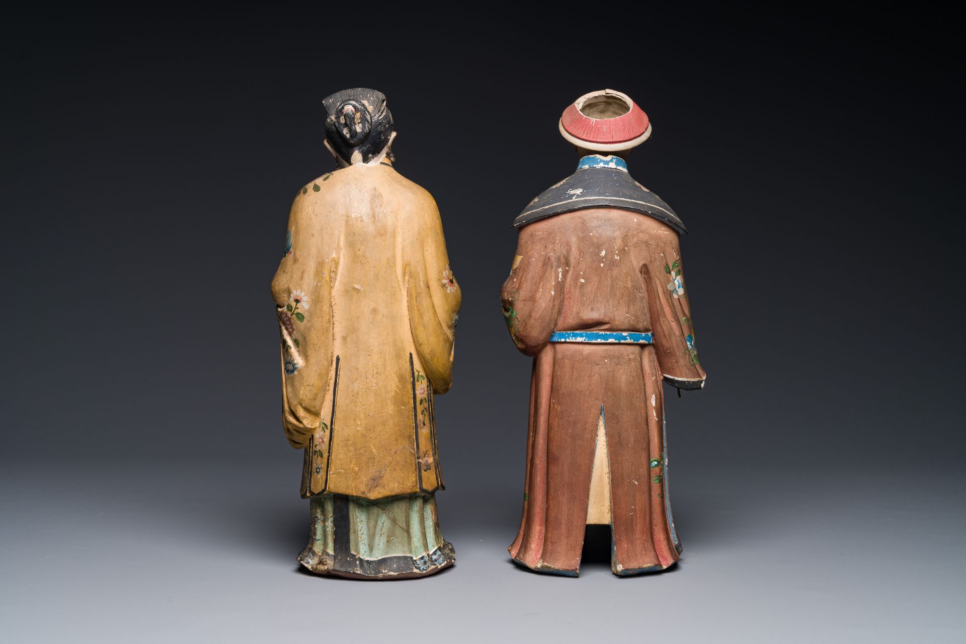 A pair of Chinese export polychrome decorated clay nodding head figures, 18/19th C. - Image 3 of 4