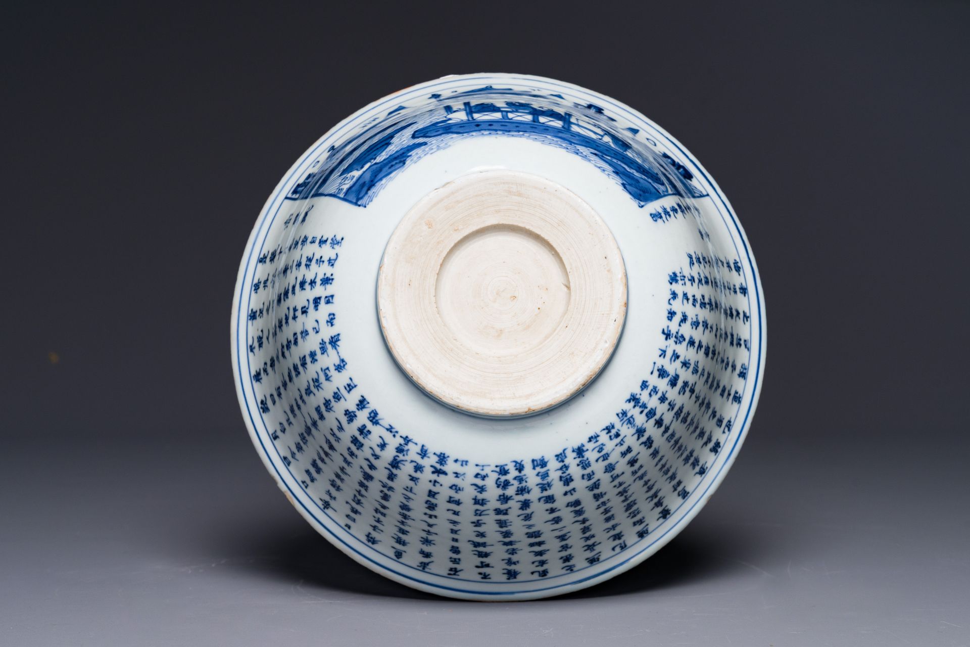 A Chinese blue and white 'Ode to the Red Cliff' bowl, Transitional period - Image 4 of 4