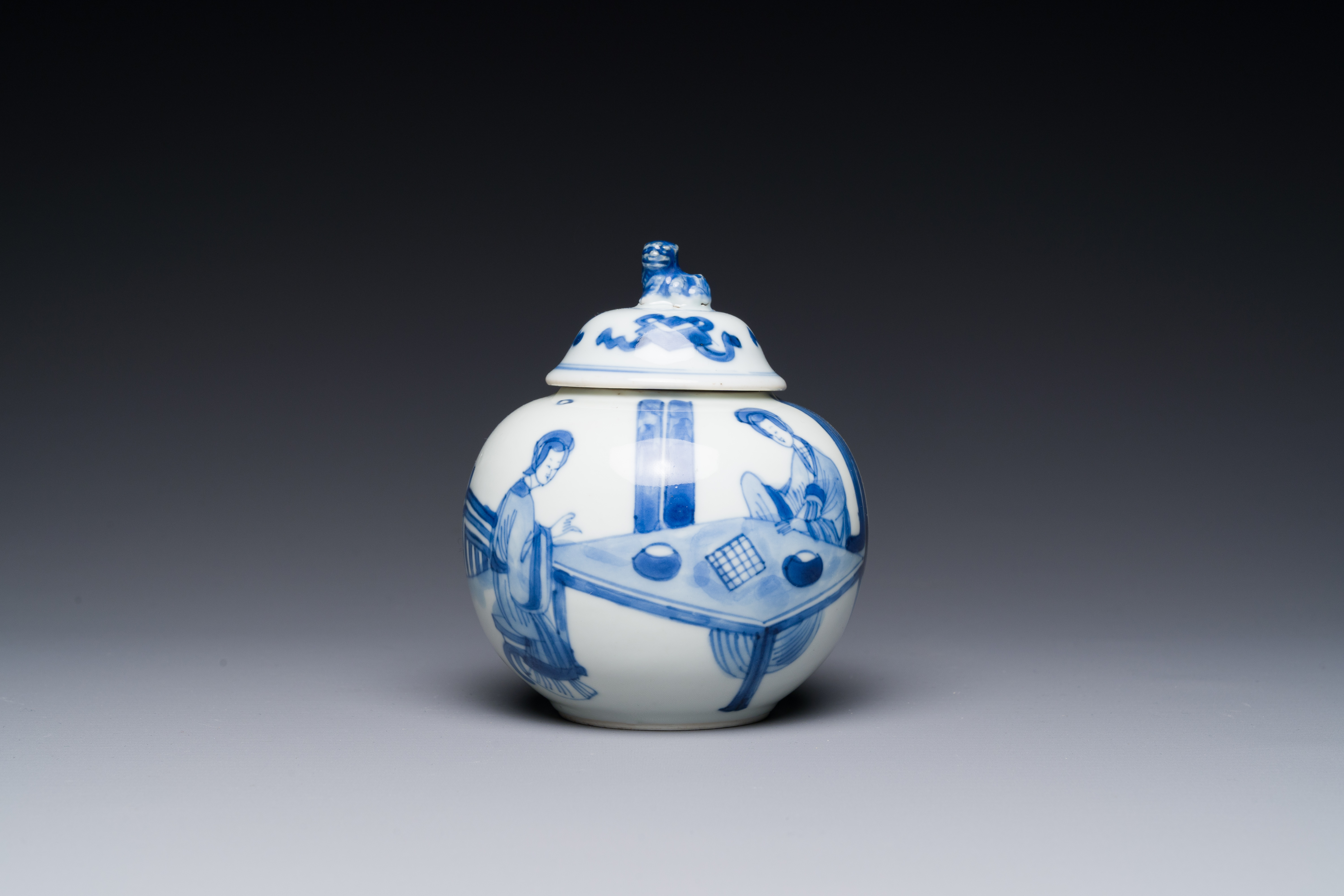 A Chinese blue and white 'Long Eliza' tea caddy and cover, conical shell mark, Kangxi - Image 3 of 5