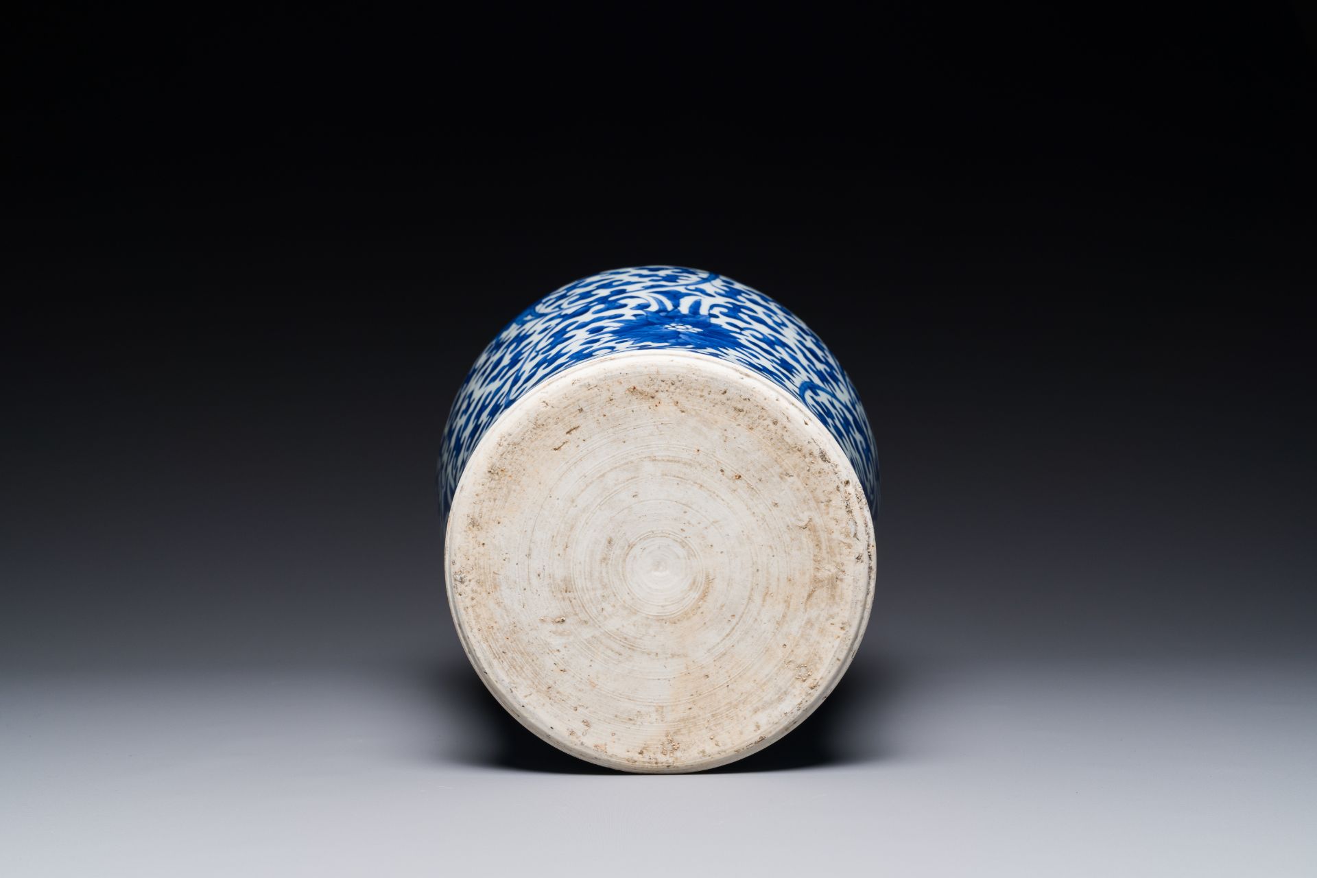 A Chinese blue and white 'lotus scroll' jar with wooden cover and stand, Kangxi - Image 5 of 5