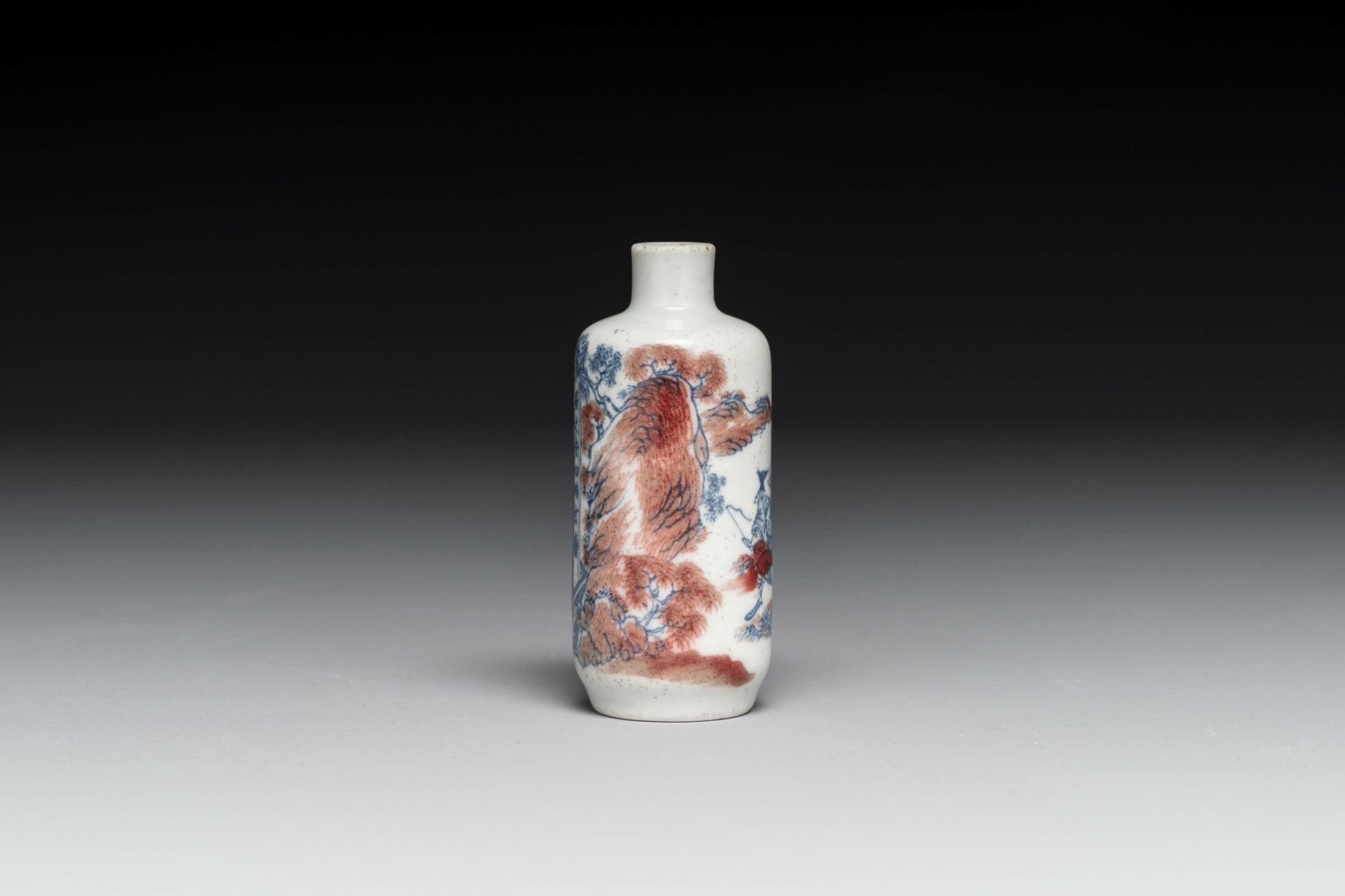 A Chinese blue, white and copper-red snuff bottle with inscription, 19th C. - Image 4 of 6