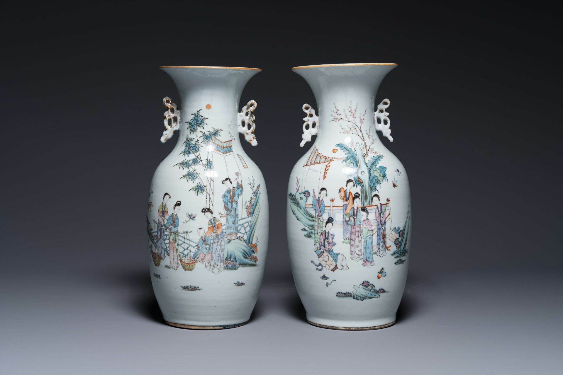 Five Chinese famille rose vases with figural design, 19/20th C. - Bild 6 aus 9