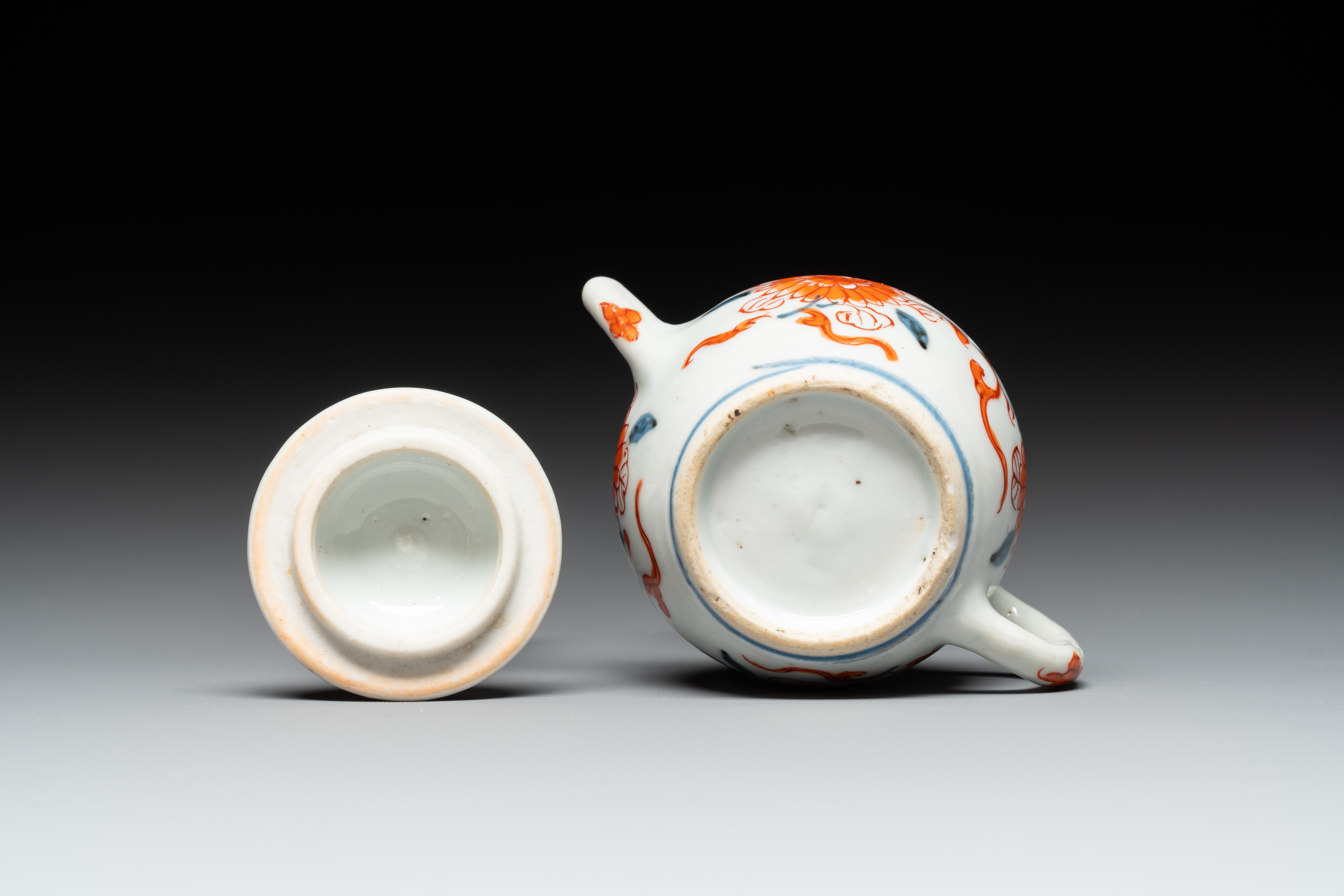 A Chinese miniature Imari-style teapot, Kangxi - Image 7 of 7