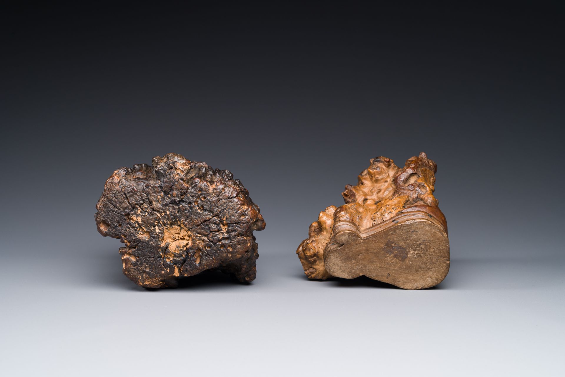 Two Chinese burl wood brush pots, 'bitong', 19th C. - Image 3 of 3
