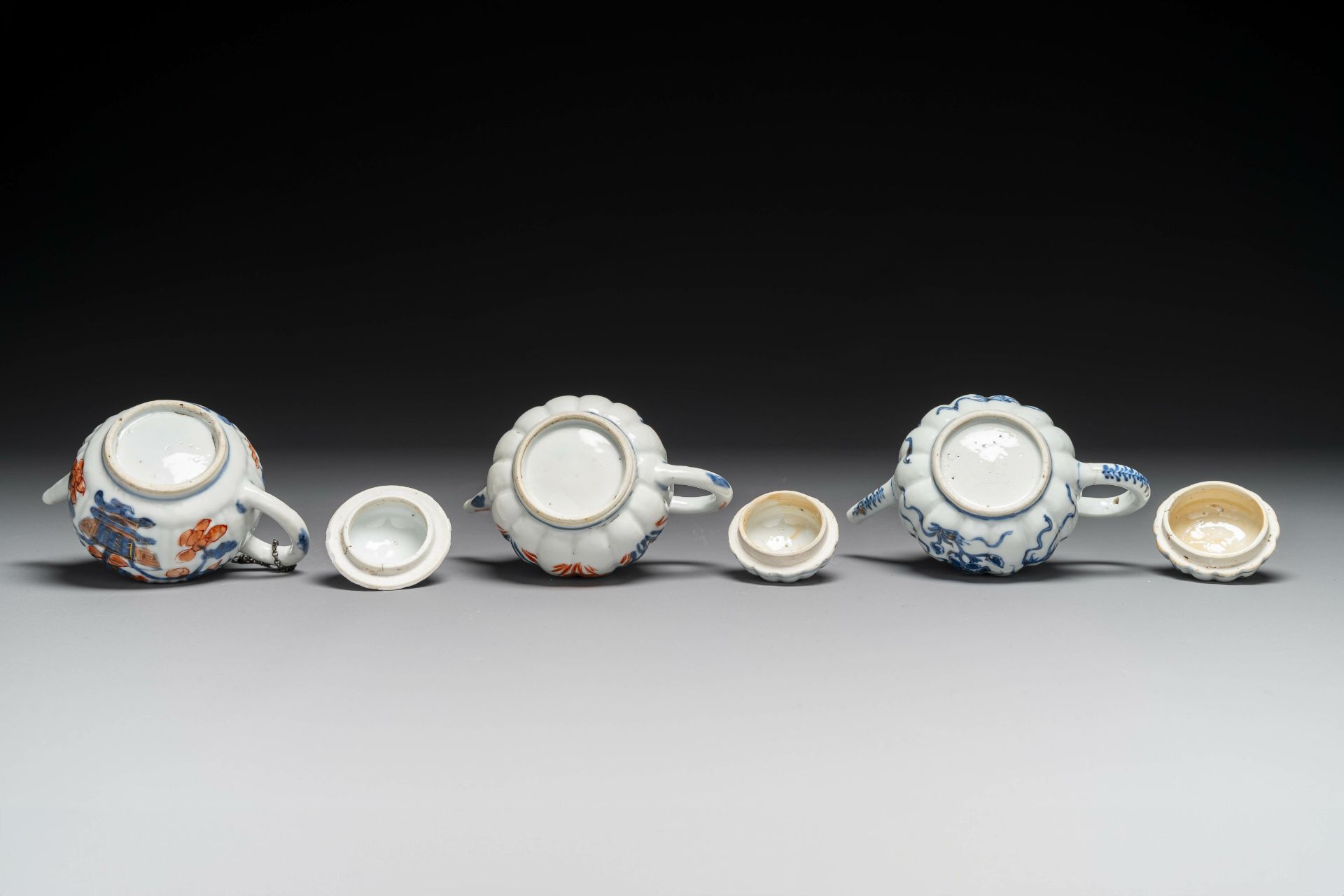 Six Chinese blue-white and Imari-style teapots, Kangxi/Yongzheng - Image 9 of 9